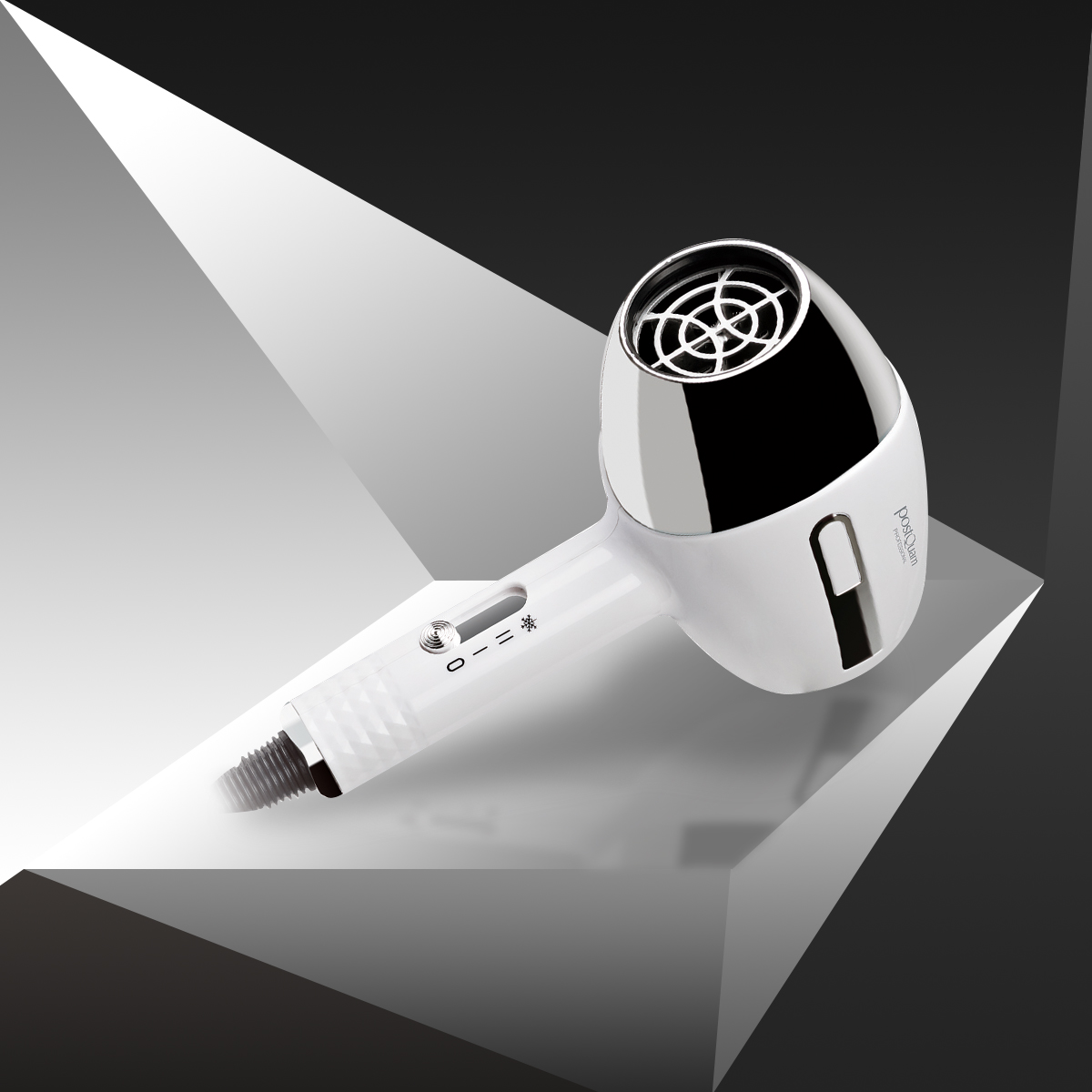 Biała i czarna suszarka do włosów z czarną dyszą i białym uchwytem. Pokazuje ustawienia zasilania.