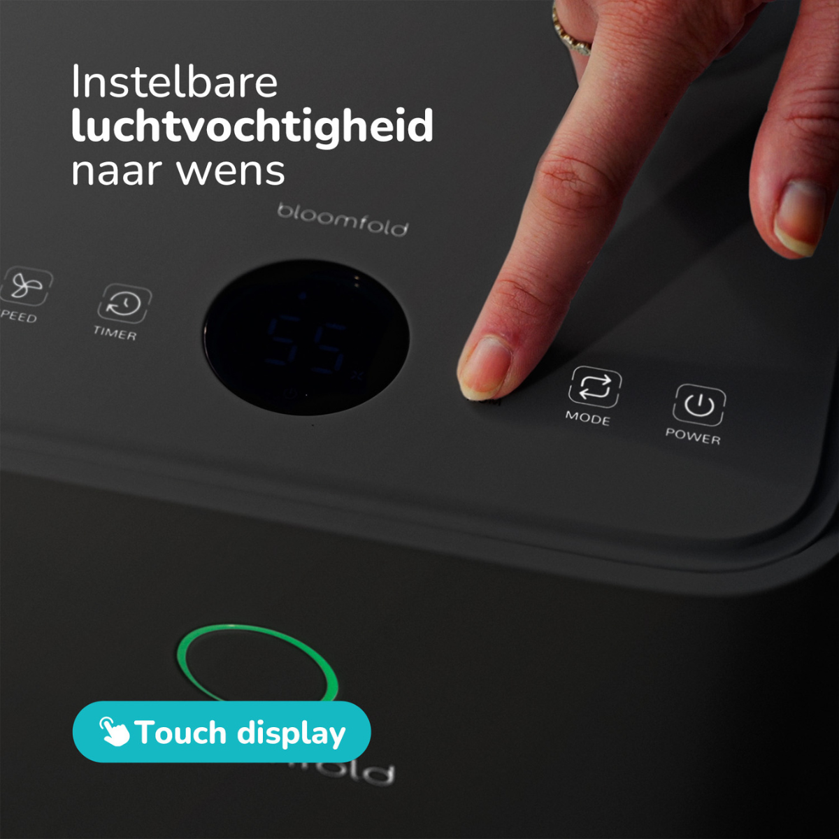 Eine schwarze Steuerung mit Touch-Display und Tasten für Modus und Strom.