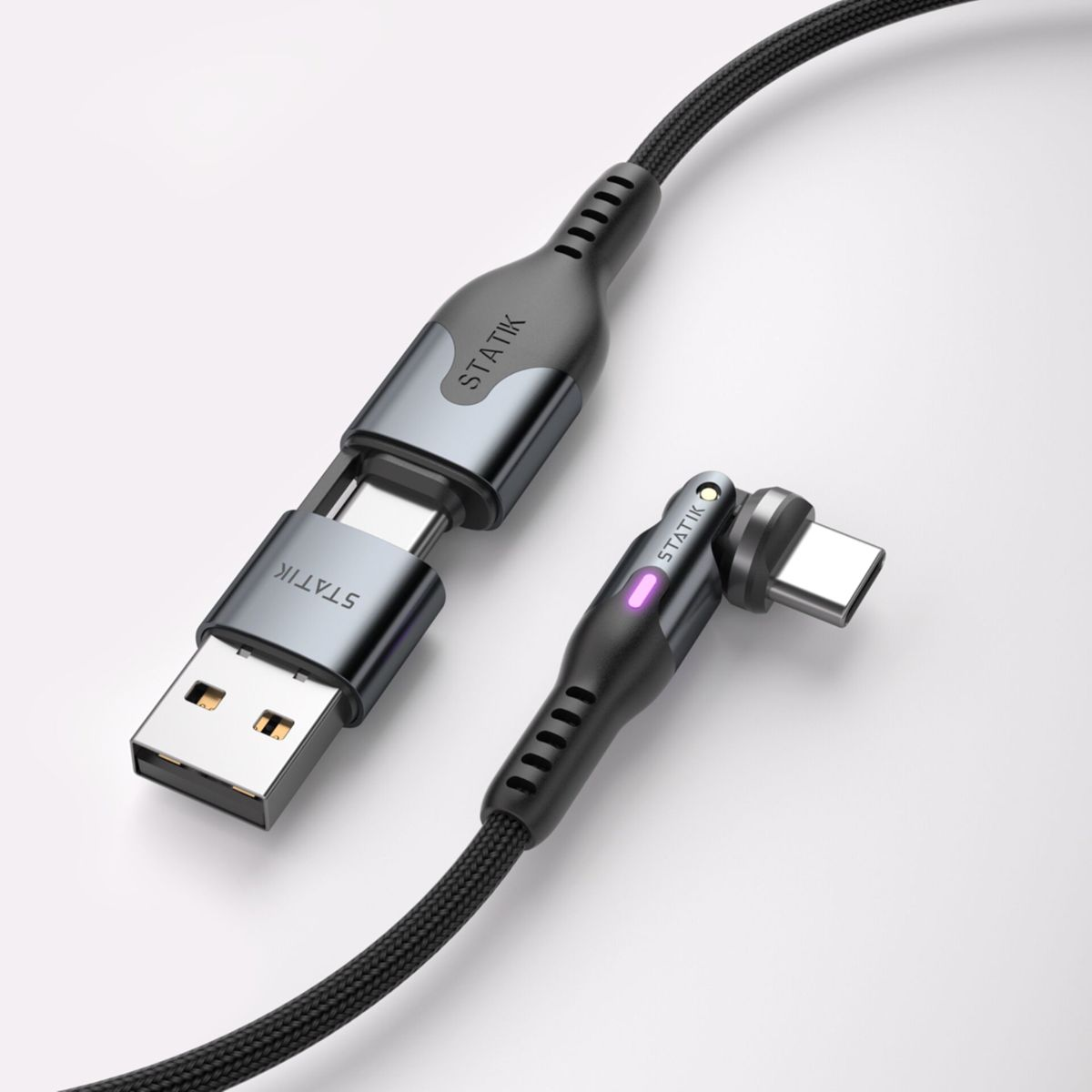 Schwarzes USB-Kabel mit USB-A- und USB-C-Anschluss, mit der Aufschrift 'STATIK'.