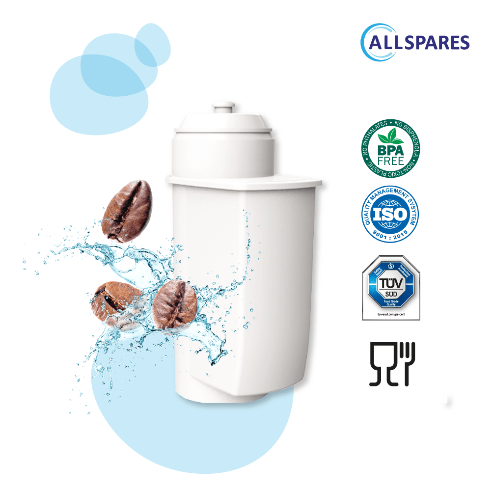 Filtro dell'acqua con chicchi di caffè in acqua. Il filtro è bianco con goccioline d'acqua blu ed elementi grafici.