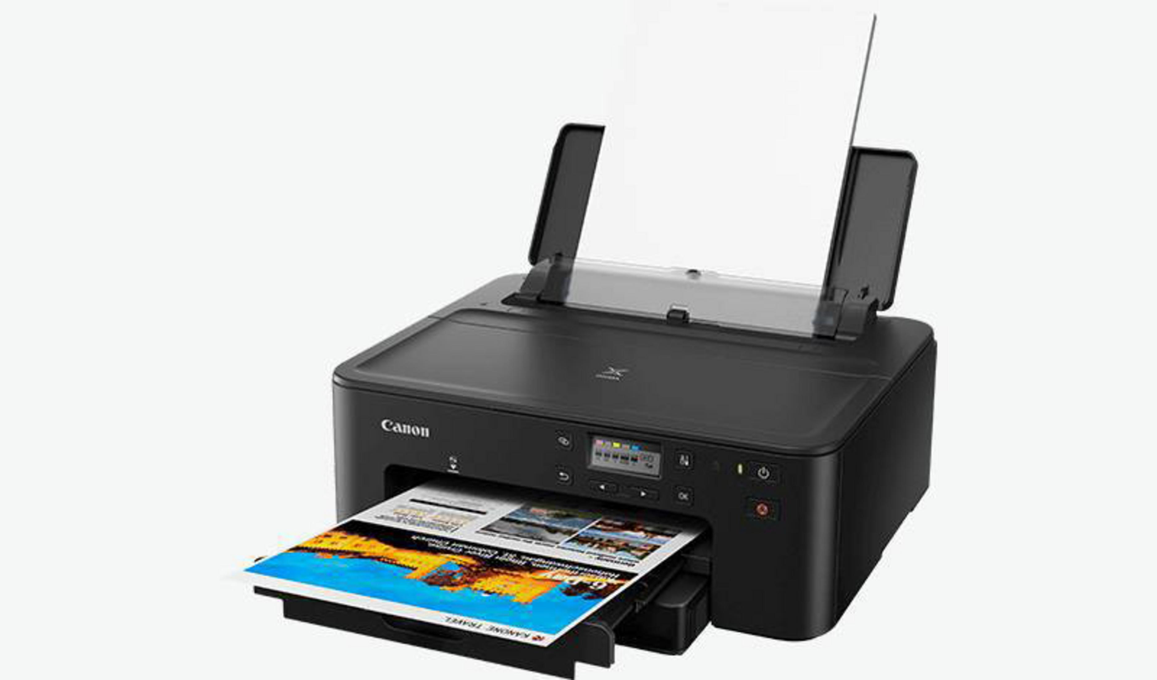 Una impresora Canon negra con la bandeja de papel abierta, y una página impresa visible.