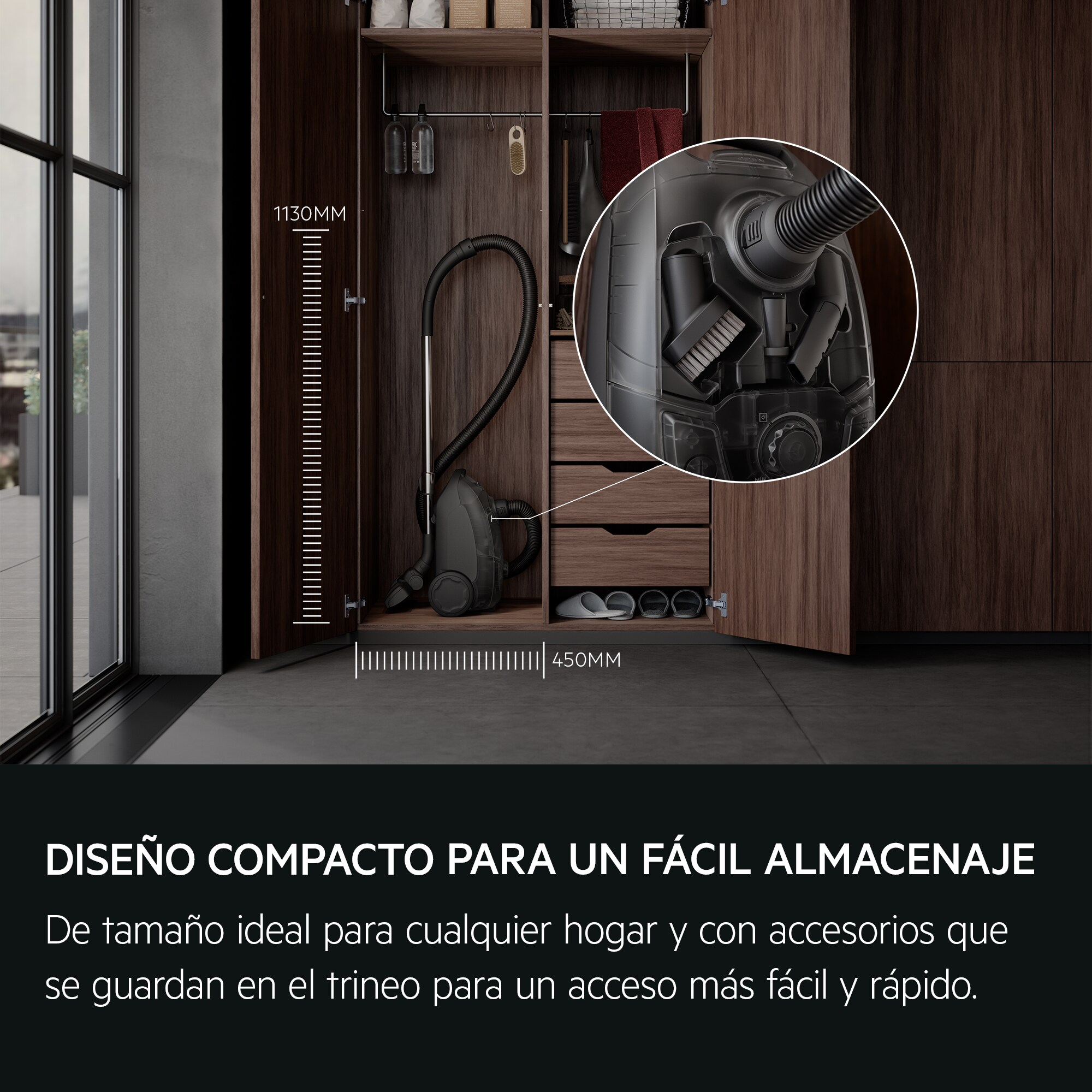 Odkurzacz wewnątrz drewnianej szafki. Tekst: Kompaktowa konstrukcja ułatwiająca przechowywanie.