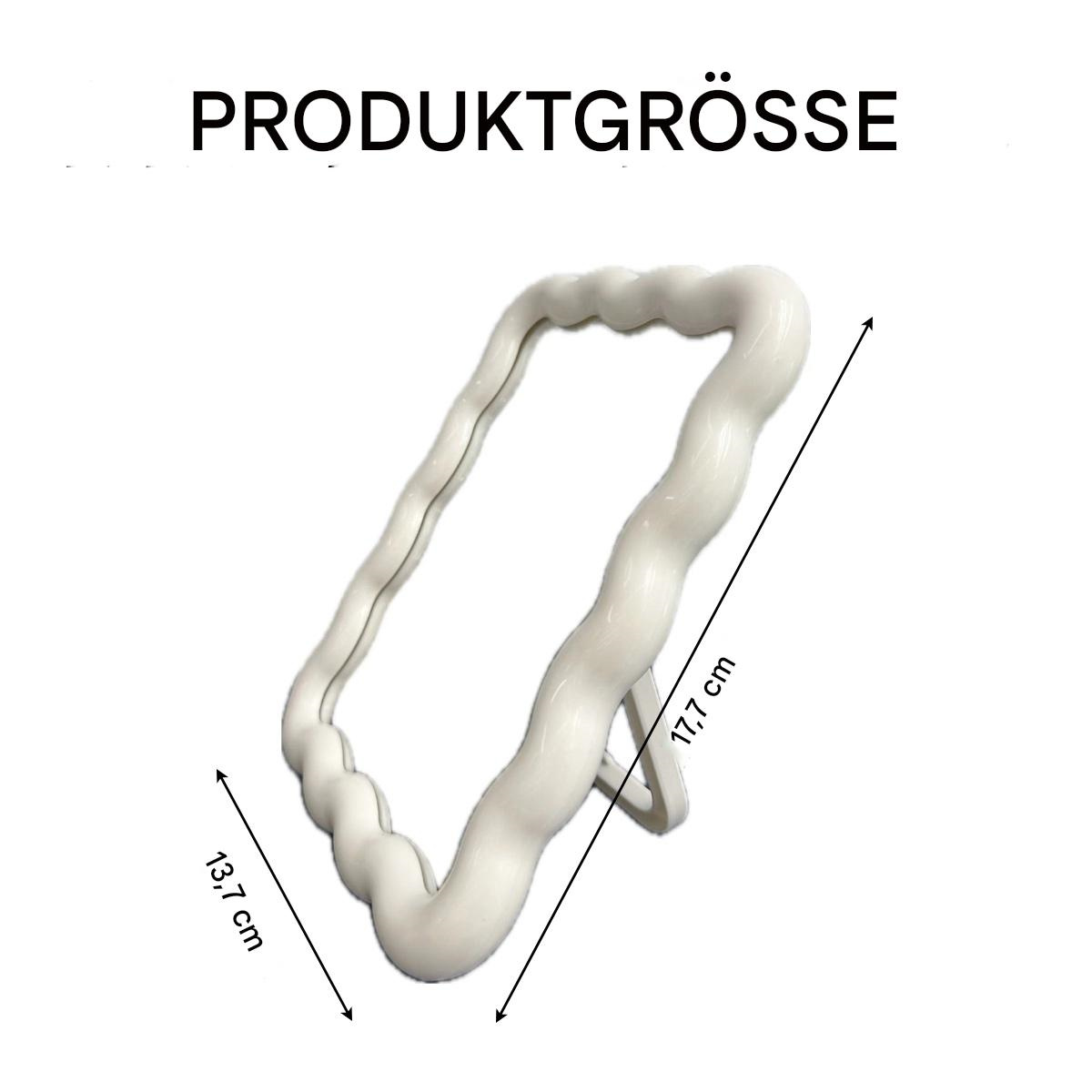 Ein weißes, wellenförmiges, rechteckiges Objekt mit den Maßen 13,7 cm und 17,7 cm, vor weißem Hintergrund.