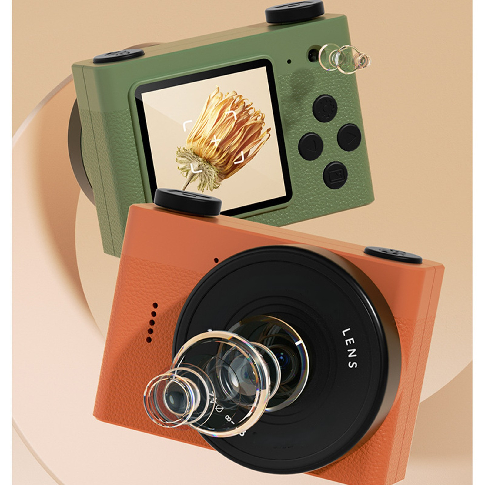 Zwei Retro-Kameras in Grün und Orange. Die orangefarbene Kamera ist fokussiert und zeigt das Objektiv und Tasten.