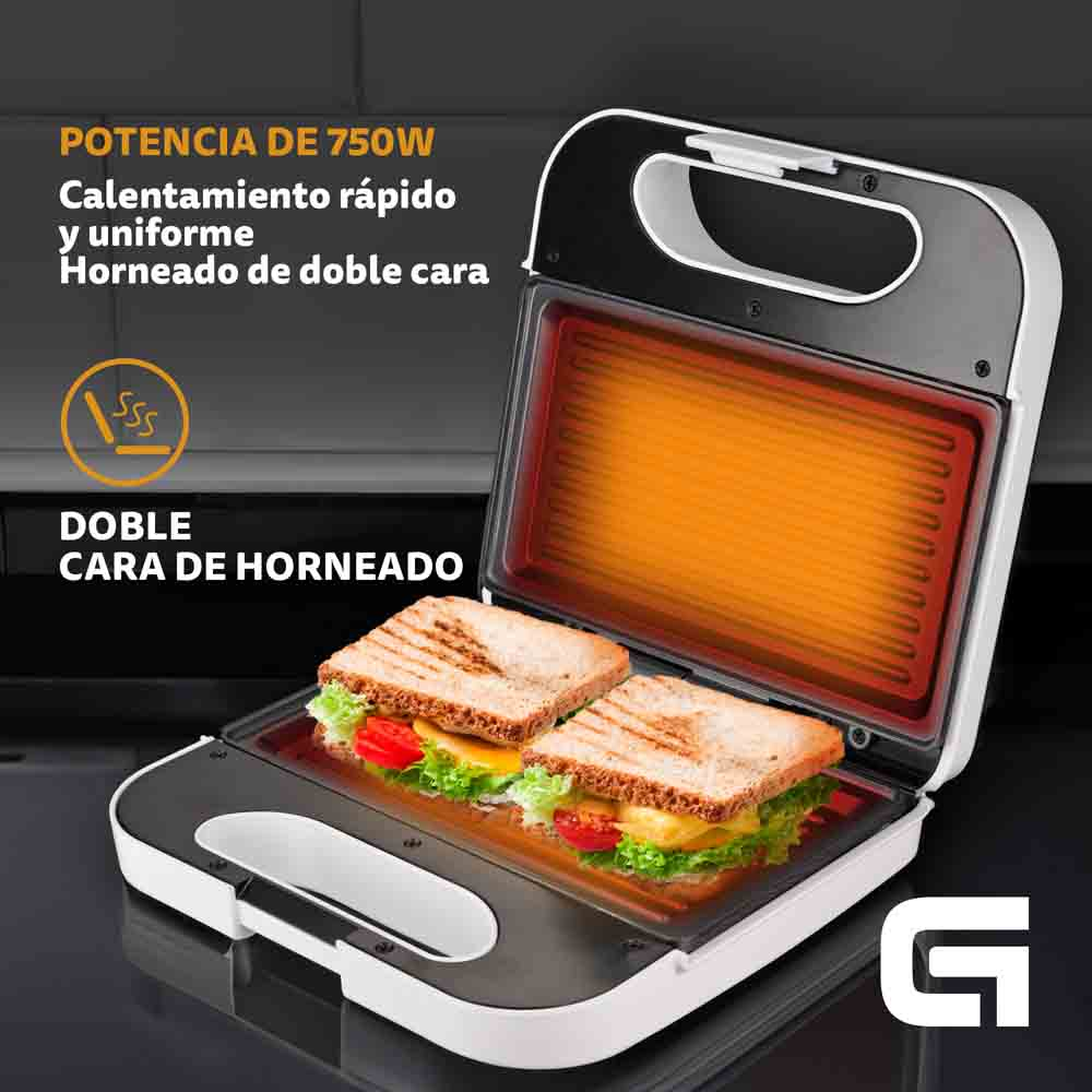 Sandwichera con dos sándwiches dentro. Cuerpo blanco y negro. Fondo negro.