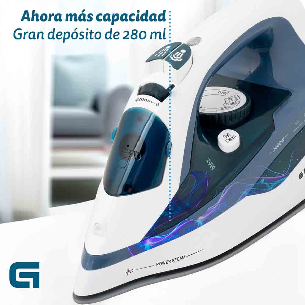 Plancha blanca y azul con gran depósito de agua. Función vapor y modo autolimpieza.
