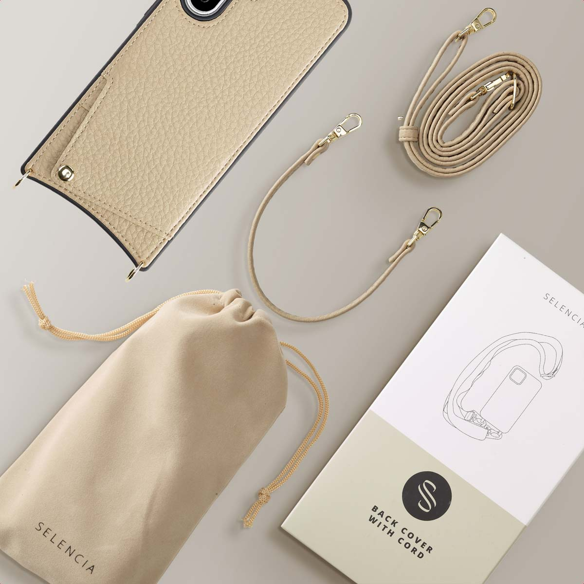 Étui de téléphone beige avec une sangle beige, une pochette et une boîte.