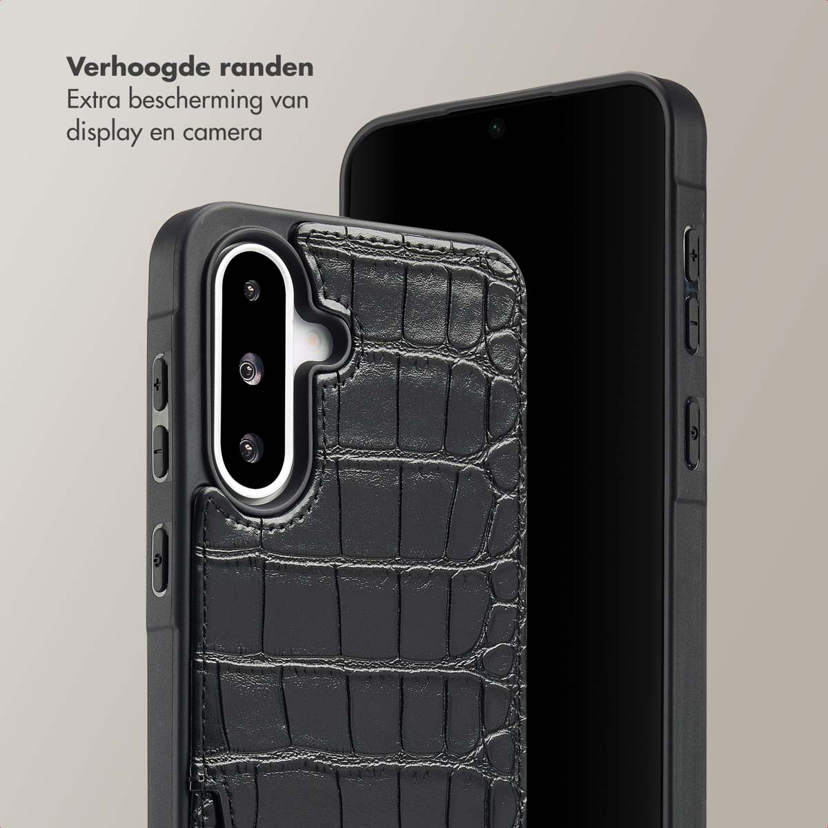 Close-up van een telefoonhoesje met een zwart textuurontwerp en een telefoon.