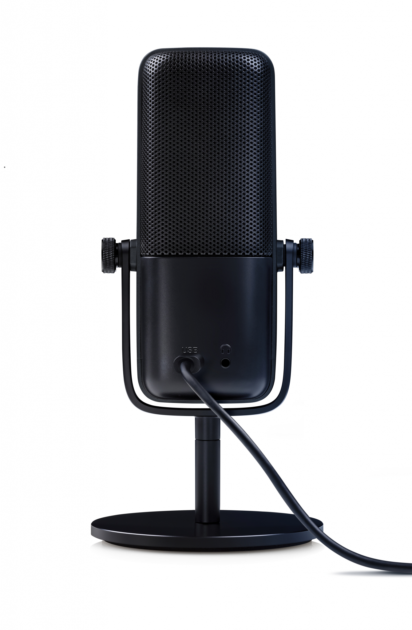 Czarny mikrofon ze stojakiem, czarnym kablem i portem USB.
