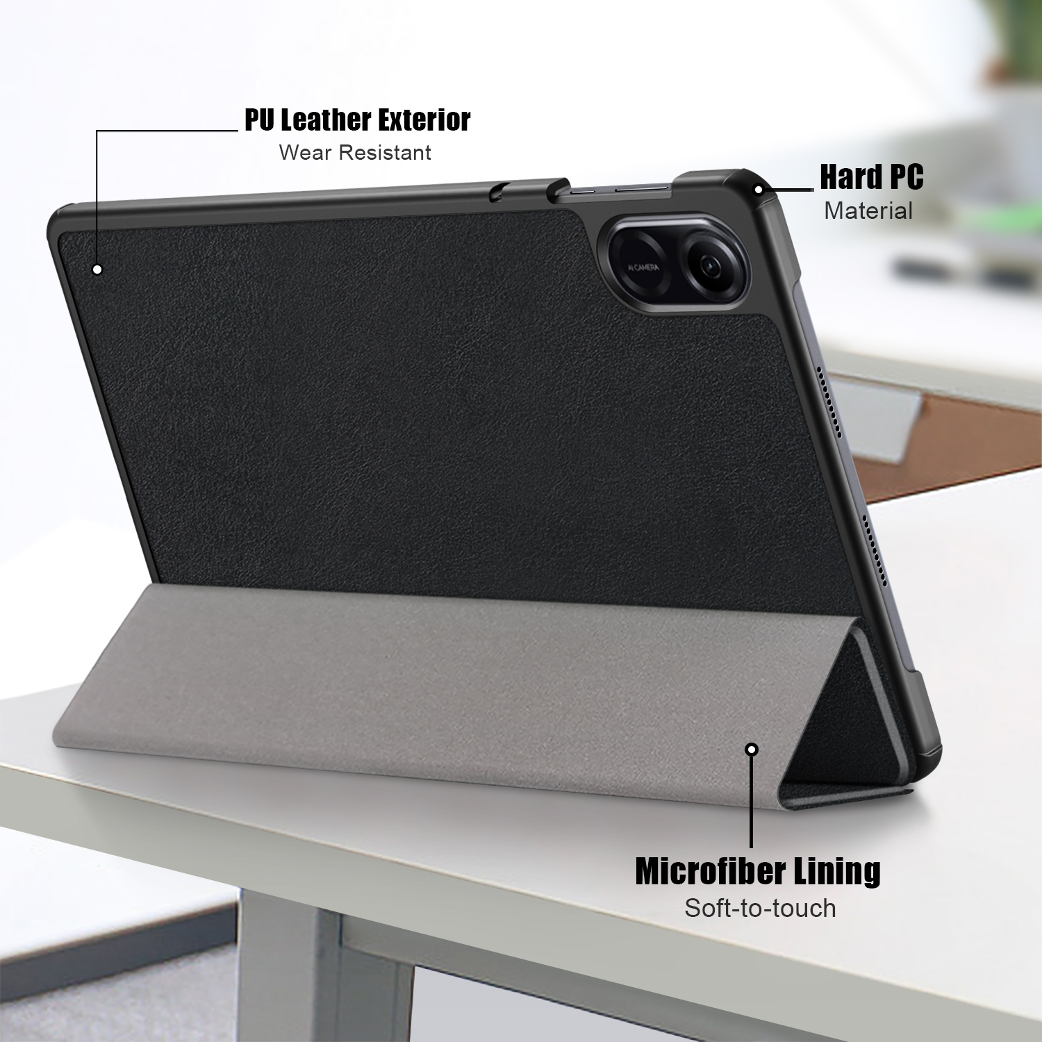 Schwarzes Tablet mit Hülle. Die Hülle ist geöffnet und stützt das Tablet. Etiketten weisen auf die verwendeten Materialien hin.