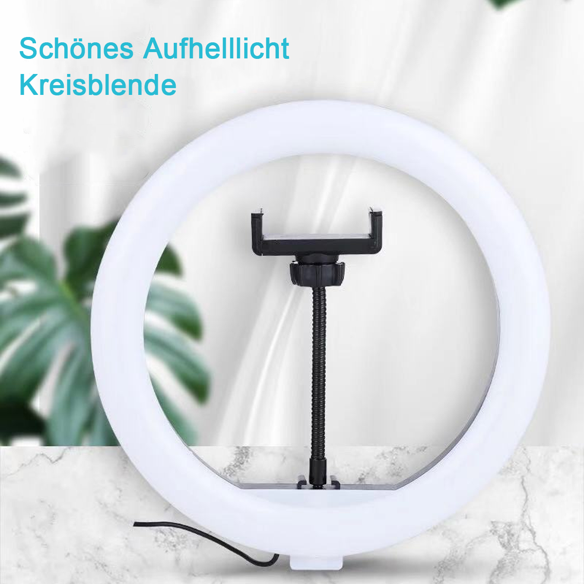Weißer kreisförmiger Ringlicht mit Telefonhalter, auf einem Tisch montiert. Blätter im Hintergrund.