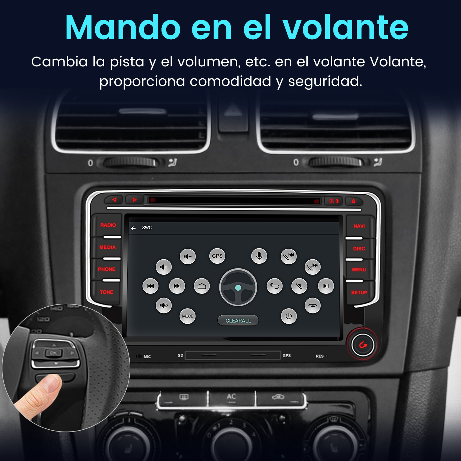 Pantalla de radio del coche con controles y un dedo tocando el botón del volante. Hay texto.