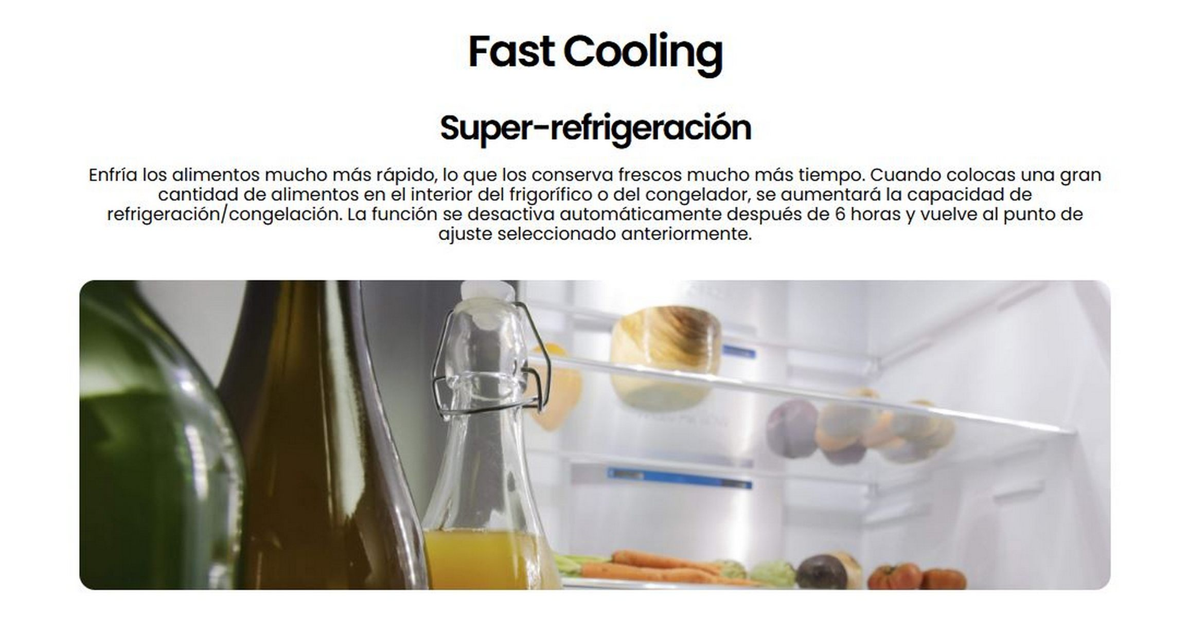 Dentro de un refrigerador con estantes, botellas y verduras.
