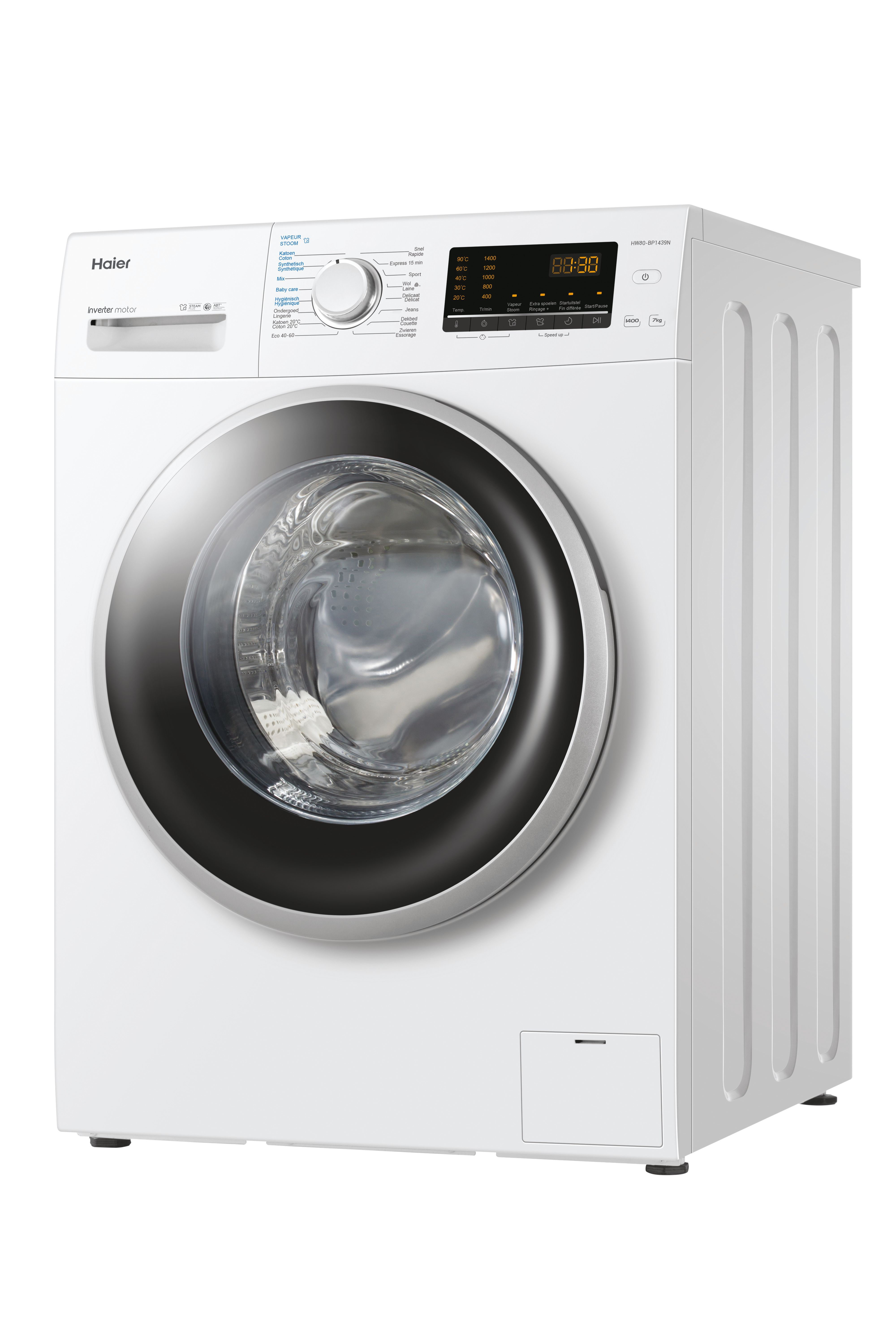 Eine weiße Waschmaschine mit schwarzer Tür, Digitalanzeige und Drehregler.