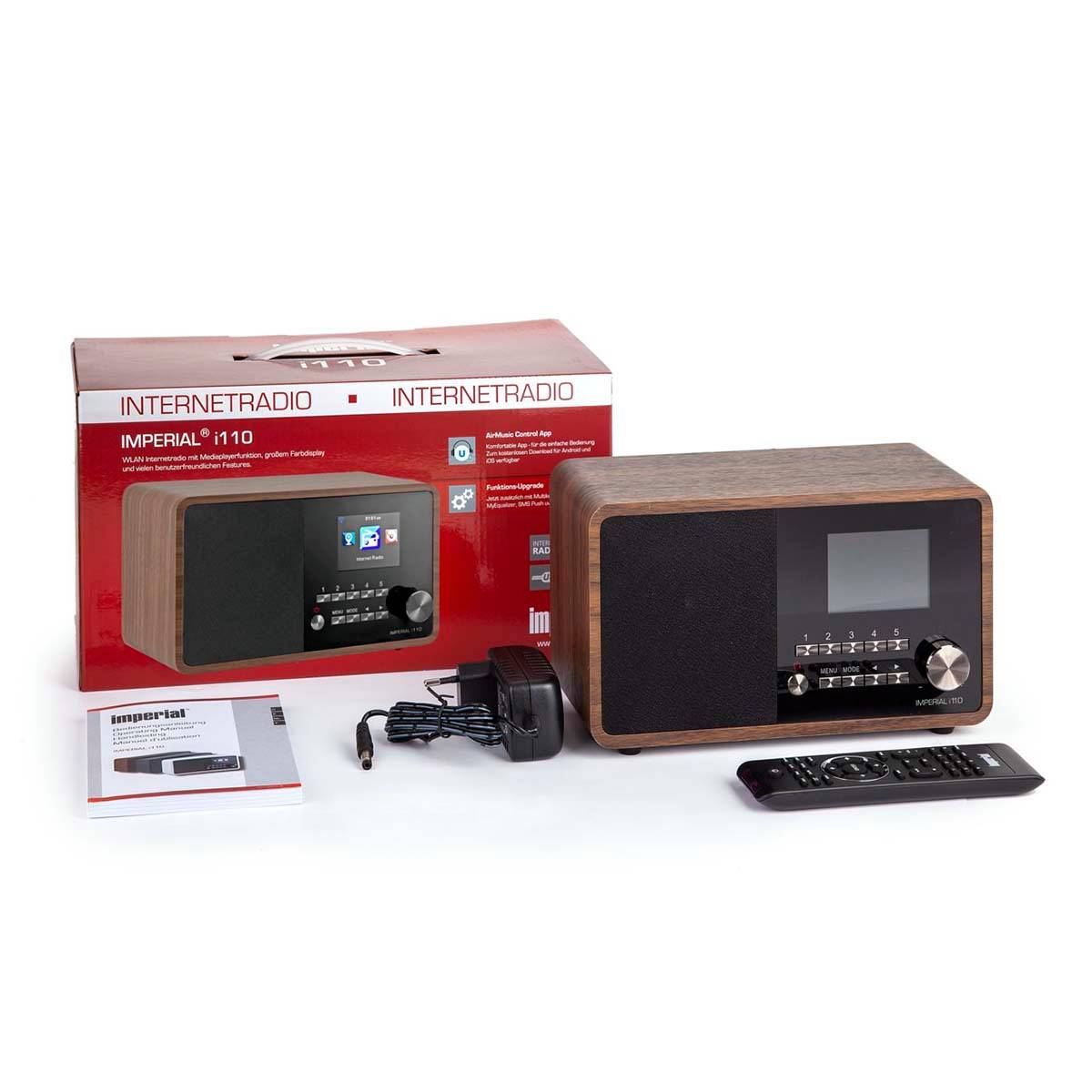Internetradio aus Holz mit Box, Netzteil und Fernbedienung. Weißer Hintergrund.