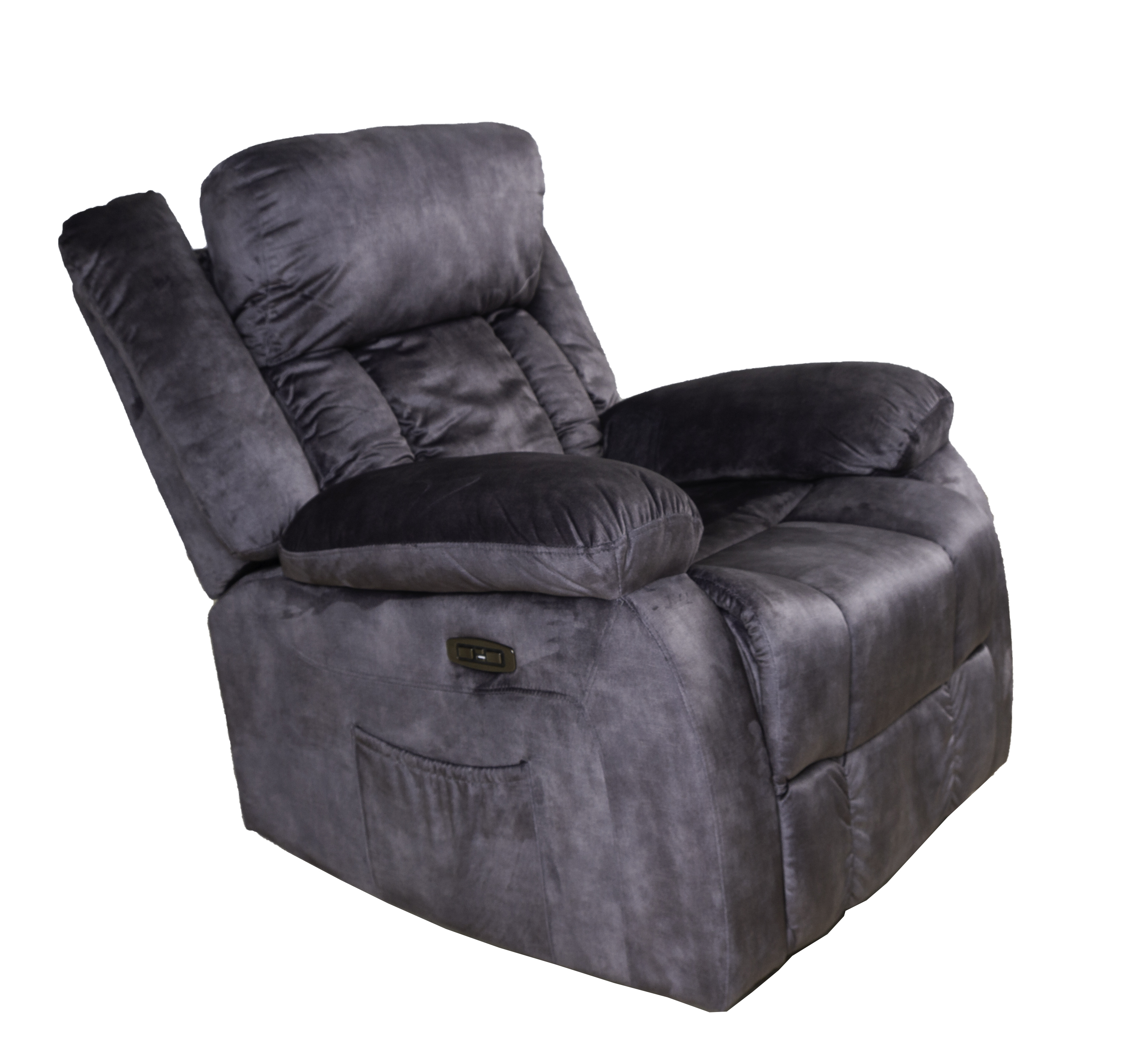 Sillón reclinable gris, en ángulo, sobre fondo blanco, con bolsillo lateral.
