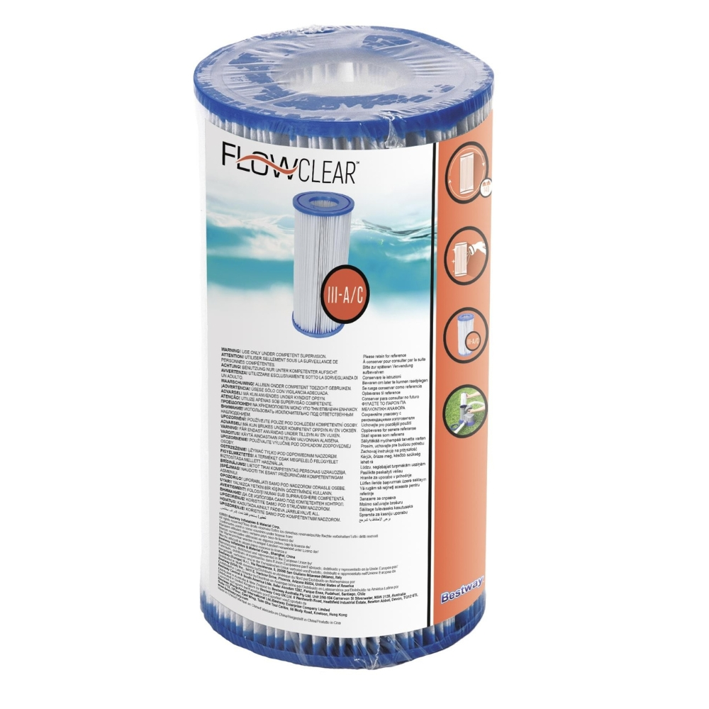 Een cilindrische zwembadfilter in plastic verpakking. Tekst staat op de filter gedrukt.