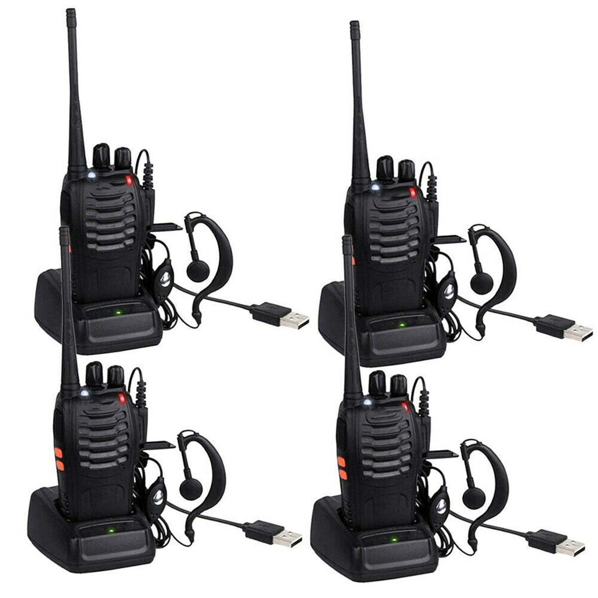 Vier schwarze Funkgeräte mit Ladegeräten, Antennen und Headsets sind auf weißem Hintergrund angeordnet.