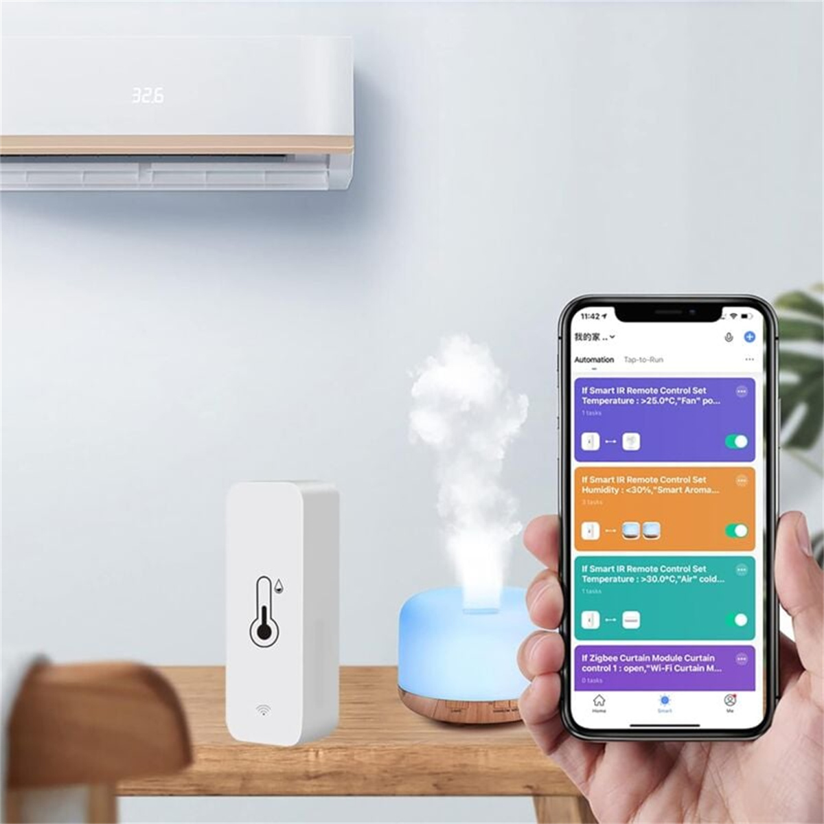 Smart Home, Smartphone mit Automatisierungen, Sensor und Luftbefeuchter mit Dampf.