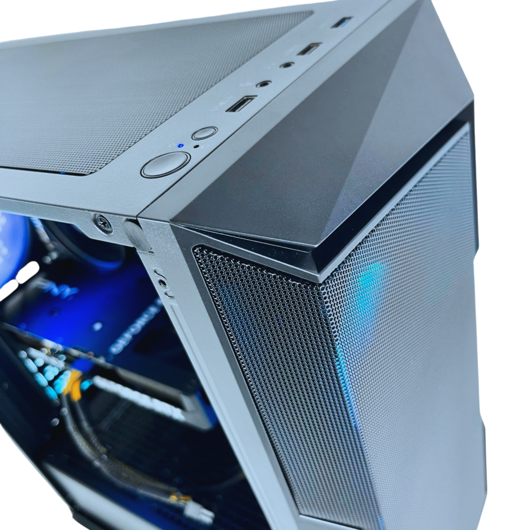 Caja de PC negra, con panel frontal de malla y luces azules. Componentes visibles dentro, sobre fondo blanco.