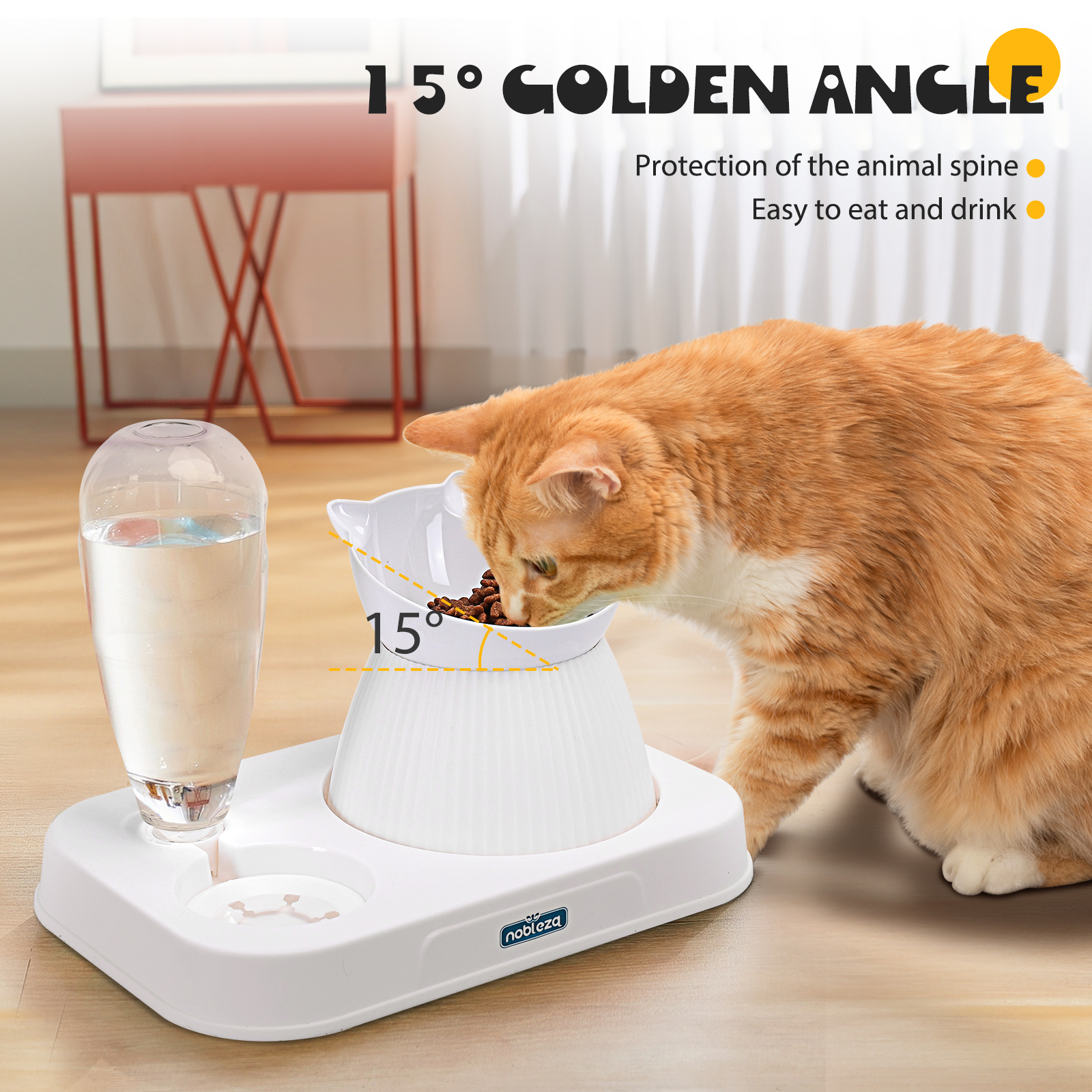 Gato naranja comiendo de un cuenco blanco para comida de gatos. Un dispensador de agua está al lado.