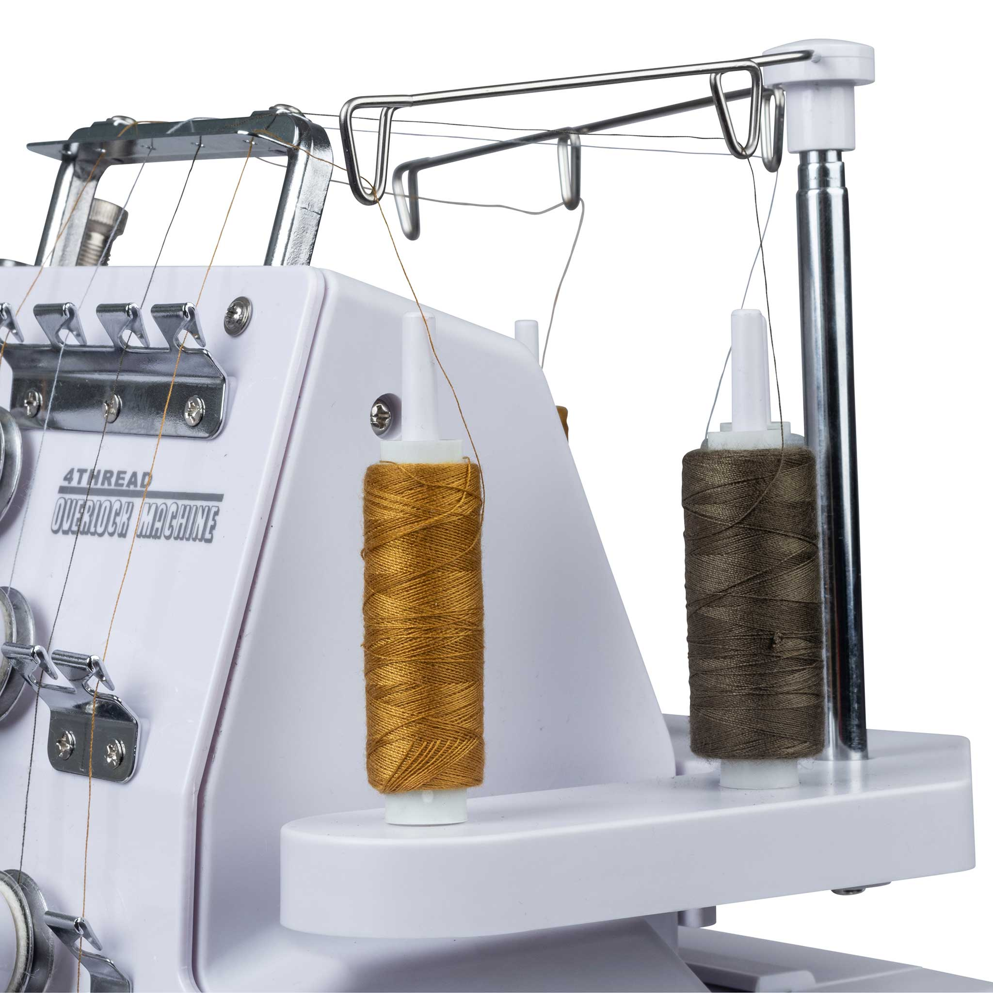 Maszyna owerlok z dwiema szpulkami nici, zbliżenie na obszar nawlekania.