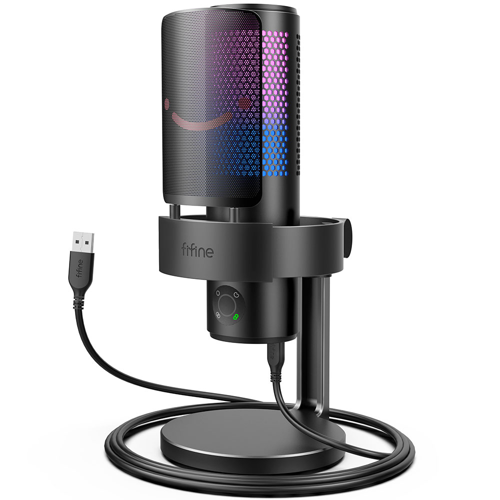 Microfono nero con parte anteriore a rete, supporto ad anello e cavo USB. Lo sfondo è bianco.
