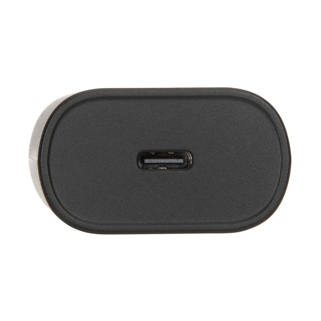 Adattatore di ricarica USB-C nero. Ha una porta USB-C al centro.