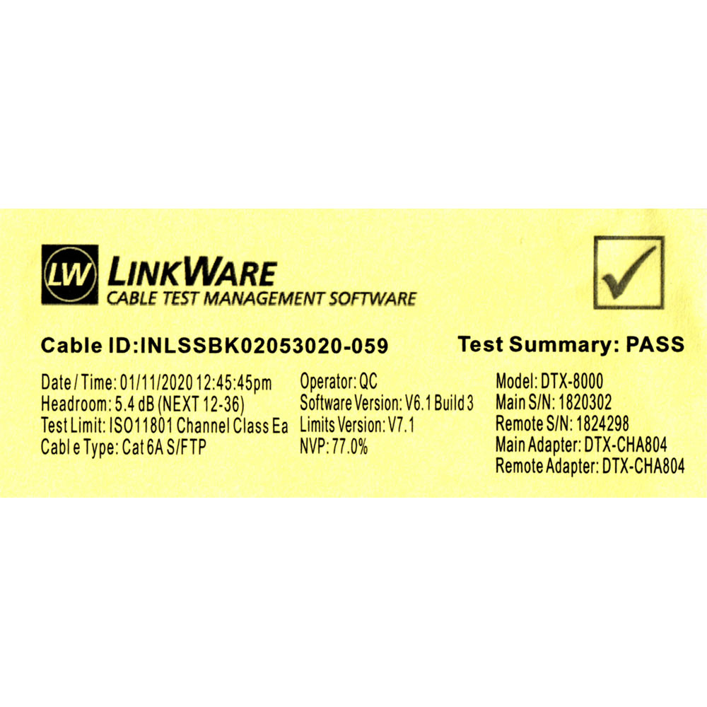 Un rapport de test LinkWare avec une coche verte. Affiche l'ID du câble, la date, l'opérateur et le résumé du test : RÉUSSI.