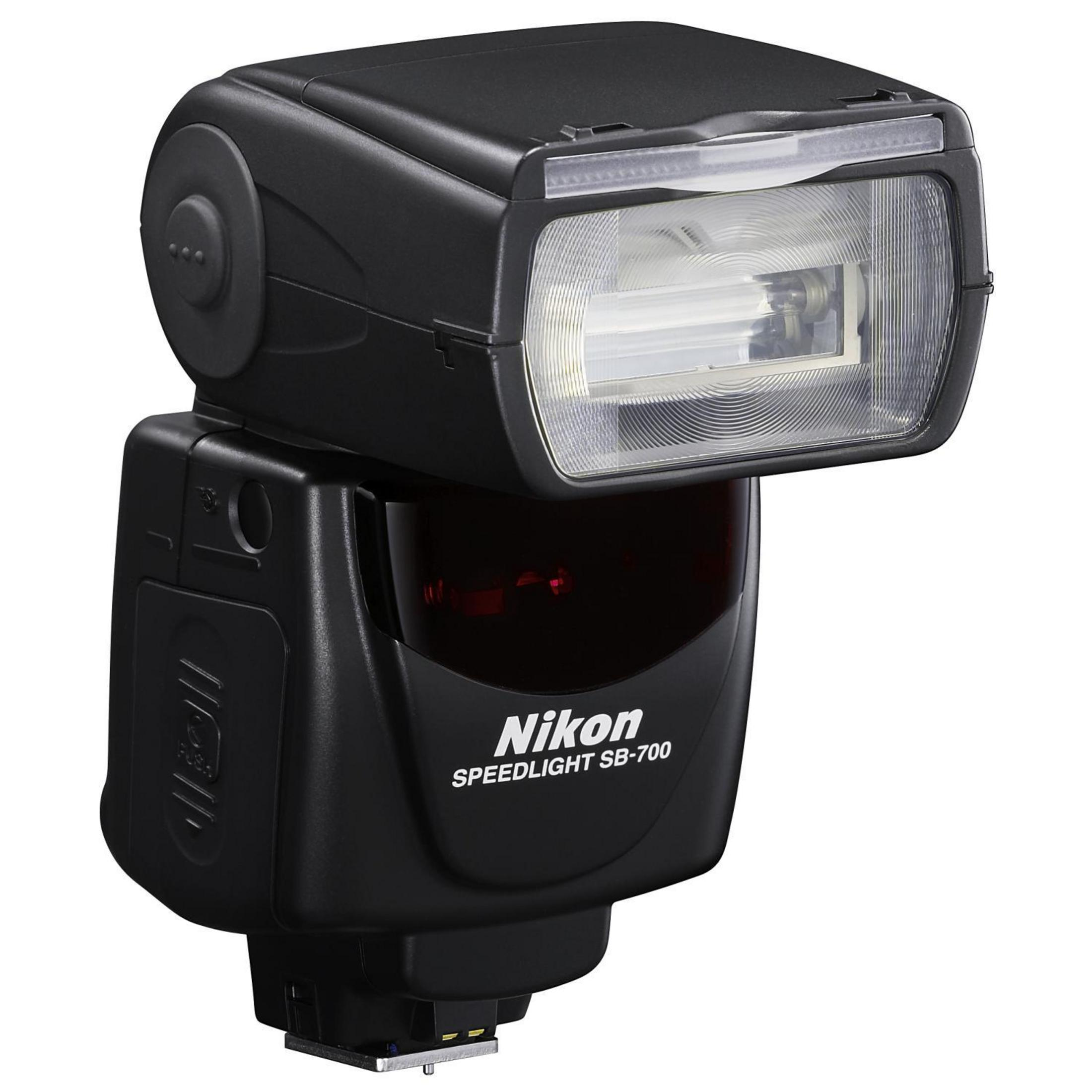 Flash Nikon Speedlight SB-700 negro. Cuenta con cabezal y luz LED roja.