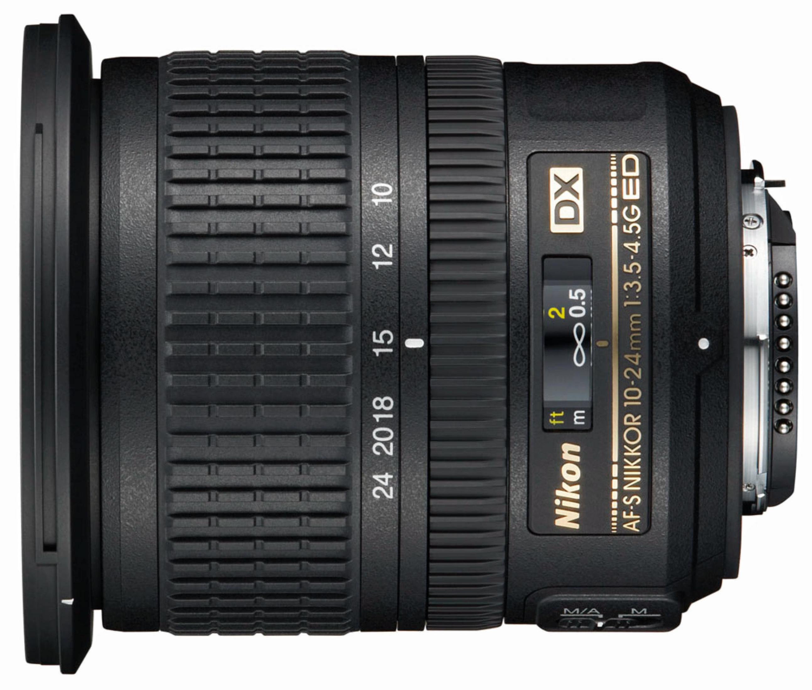 Ein schwarzes Kameraobjektiv mit Markierungen. Das Objektiv ist ein Nikon 10-24mm.