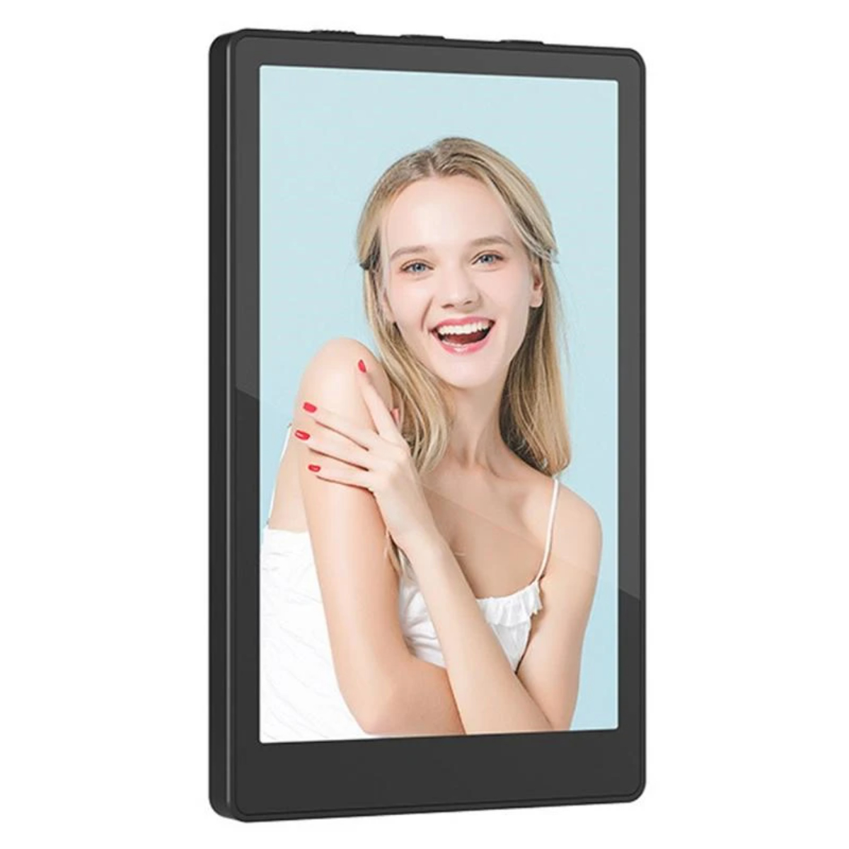 Un marco de fotos digital negro que muestra a una mujer rubia sonriente.