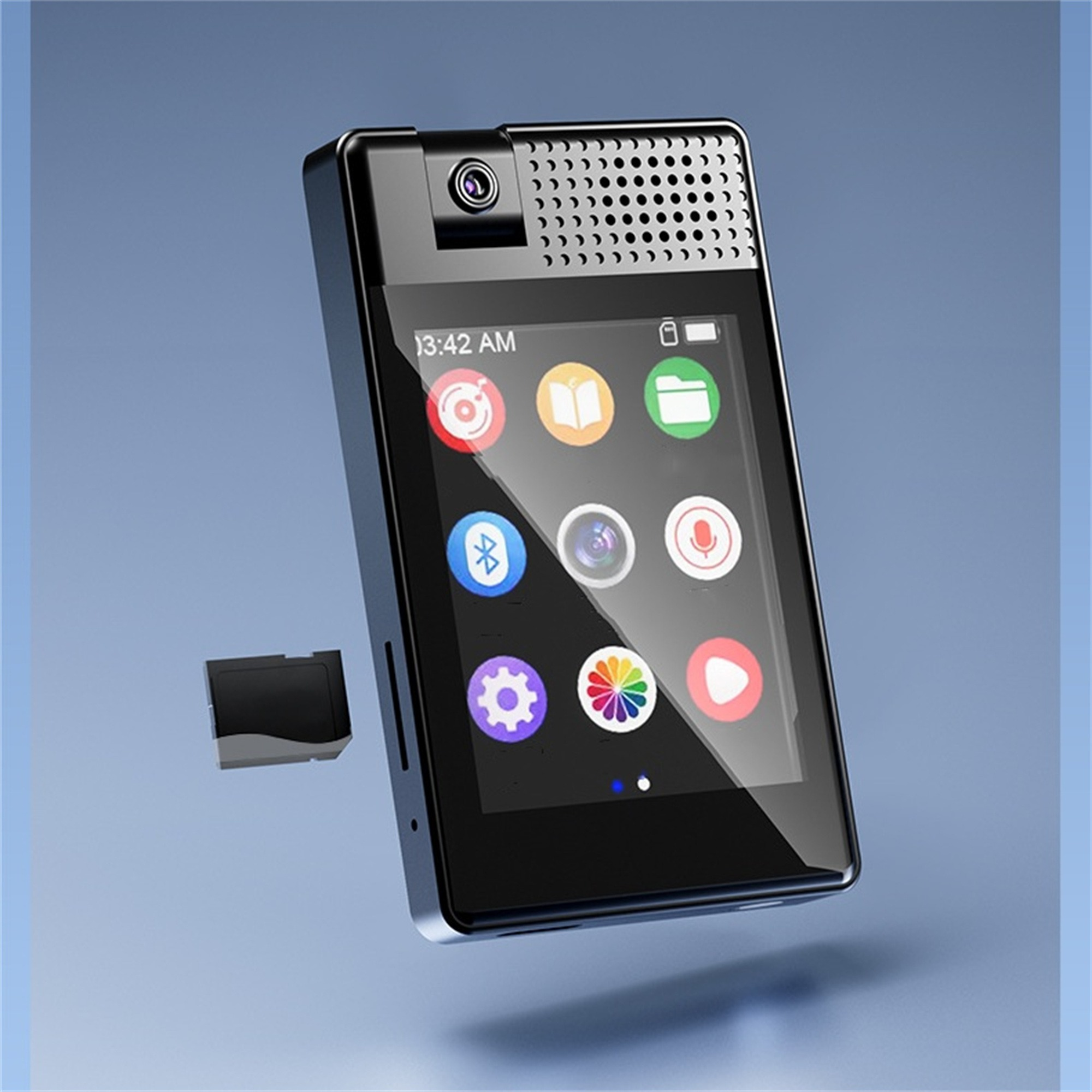 Ein schwarzer Handheld-Mediaplayer mit einem Bildschirm, der Symbole und die Uhrzeit anzeigt, und eine Micro-SD-Karte daneben.