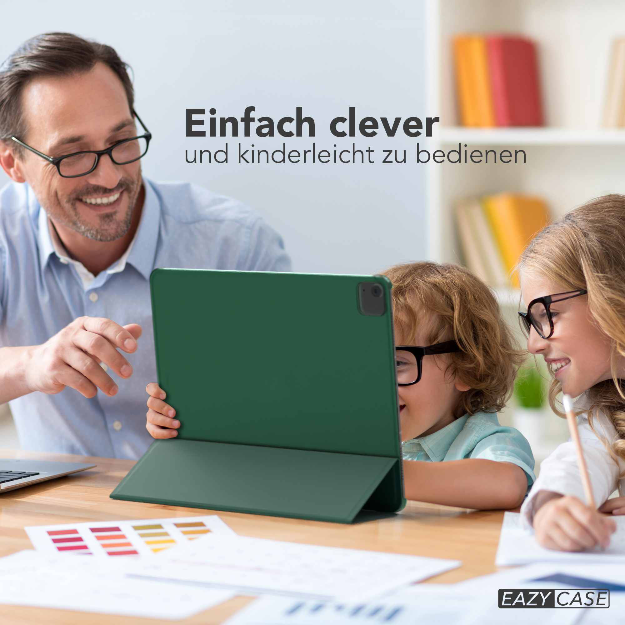 Eine Familie, die sich einen Tablet-PC ansieht. Das Tablet hat eine grüne Hülle. Ein Mann, ein Junge und ein Mädchen sind anwesend.
