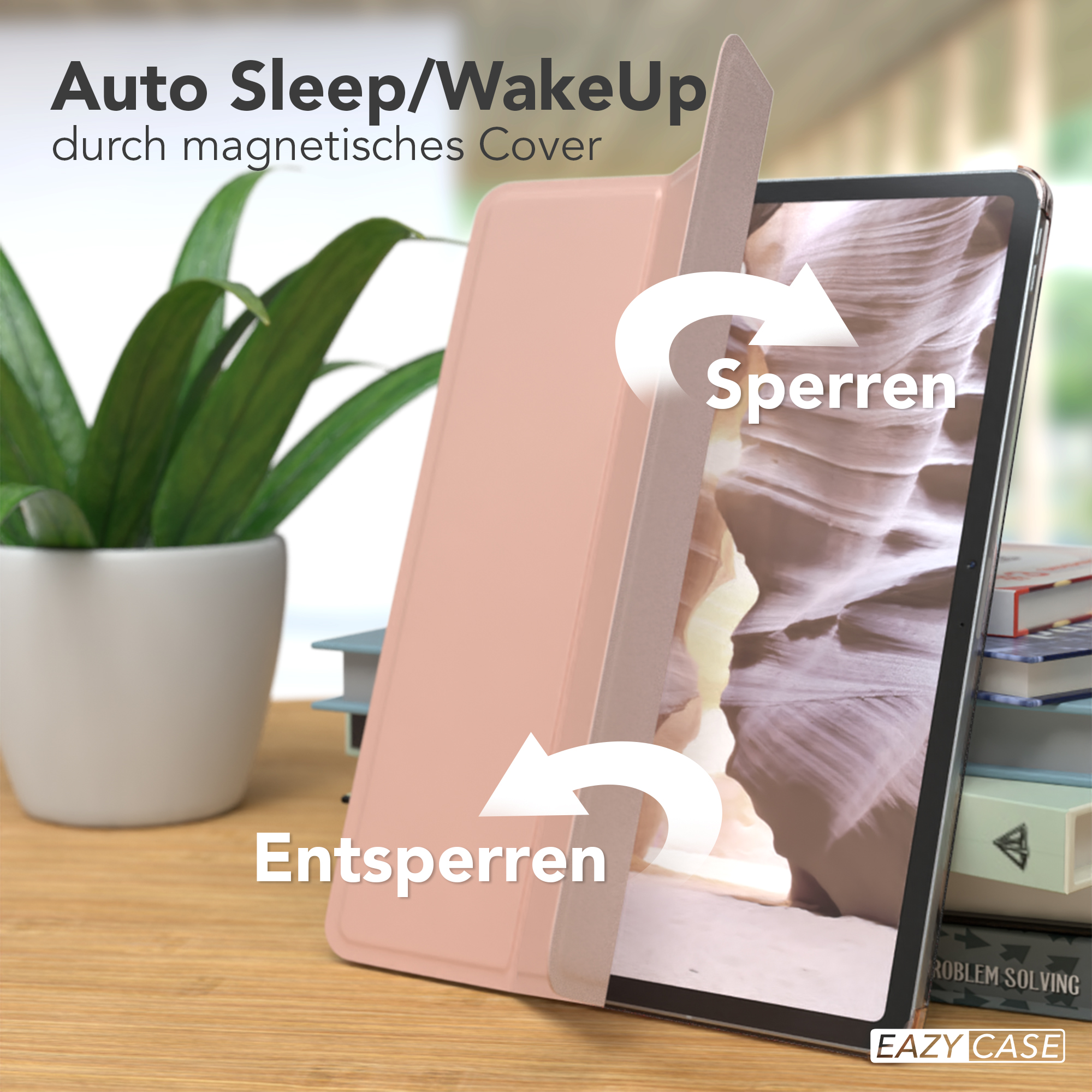 Tablet mit rosa Hülle, teilweise geschlossen. Bücher und eine kleine Pflanze im Hintergrund.