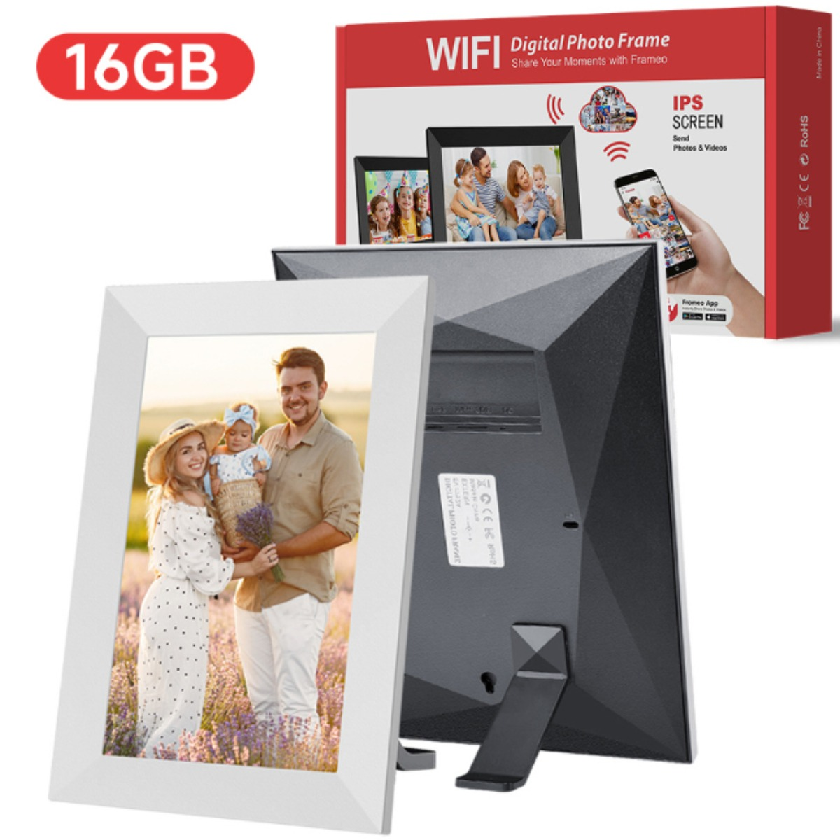Weißer digitaler Bilderrahmen mit Familienfoto, roter Kasten im Hintergrund.