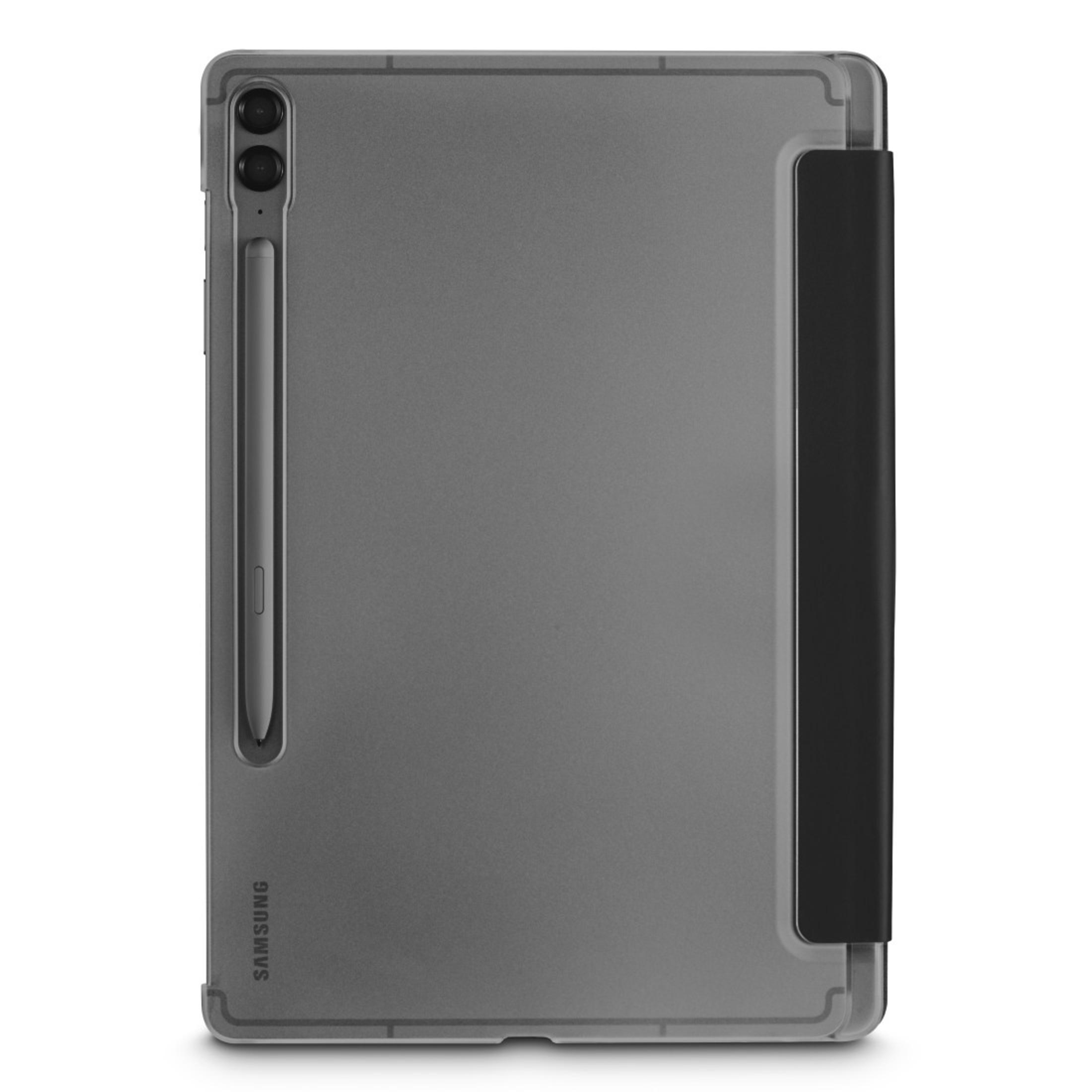 Tablet mit Hülle und Stift, auf weißem Hintergrund.
