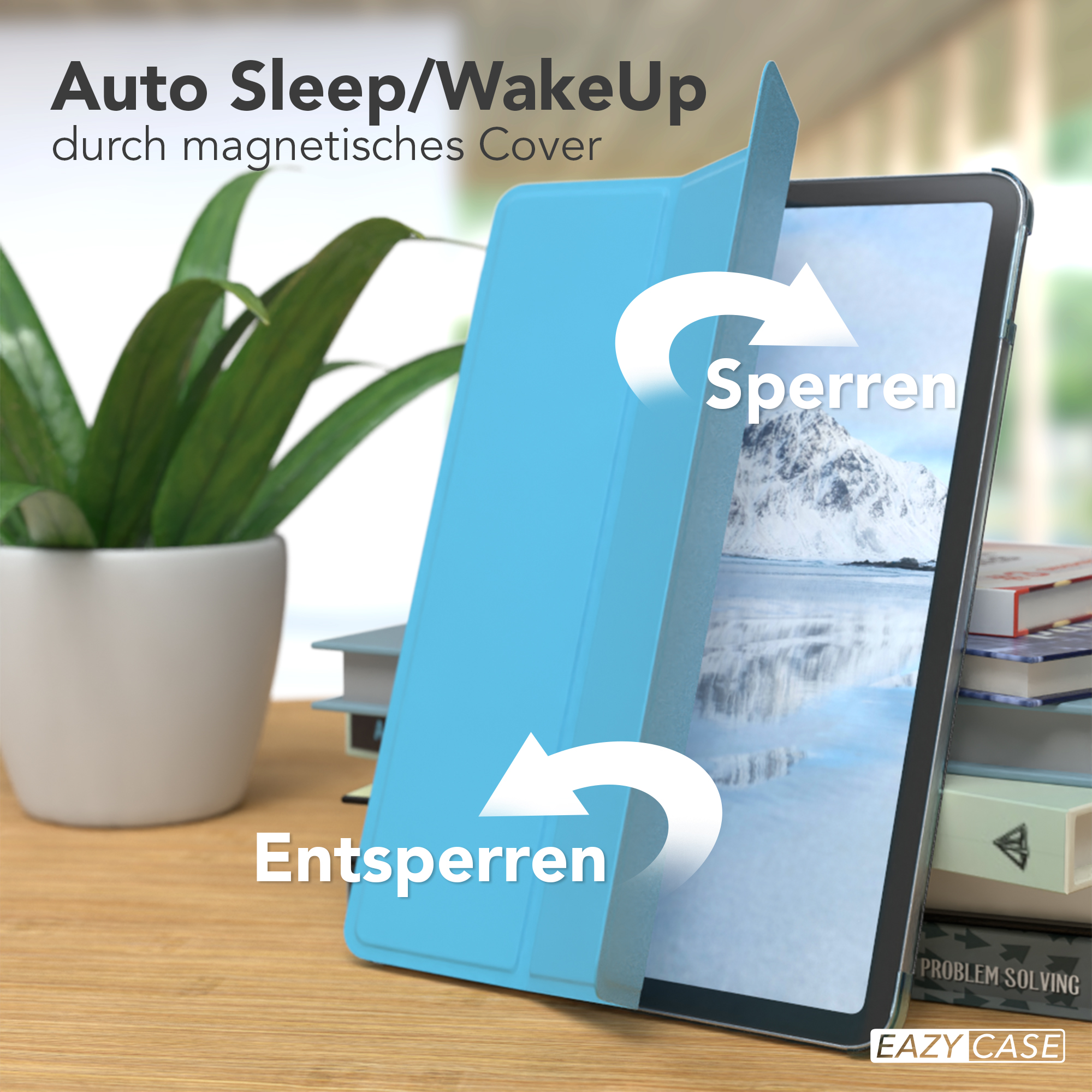 Blaue Tablet-Hülle mit Pflanze und Büchern im Hintergrund.
