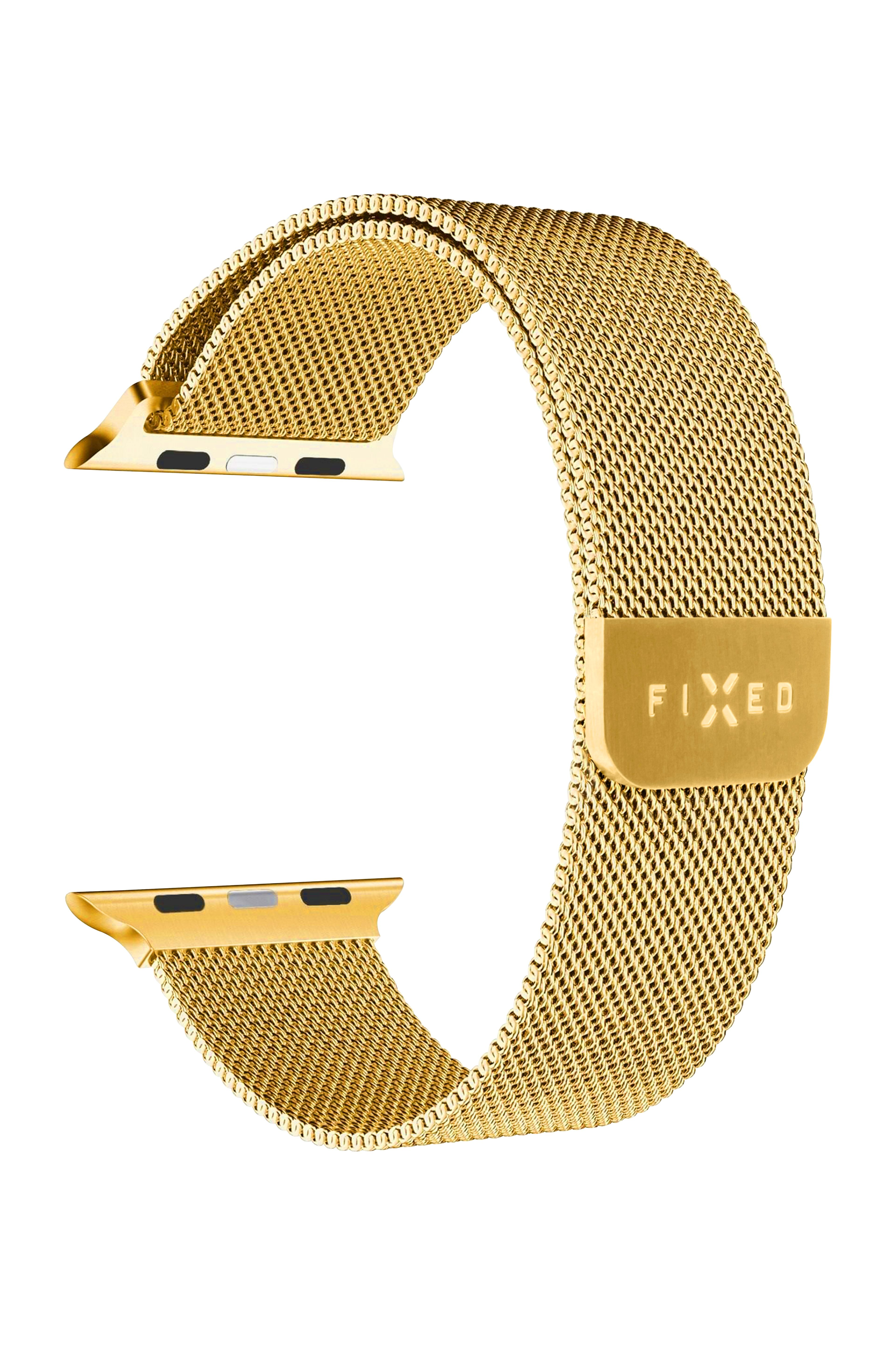 Goldenes Metall-Mesh-Uhrenarmband mit Verschluss. Das Wort FIXED steht auf dem Verschluss. Weißer Hintergrund.