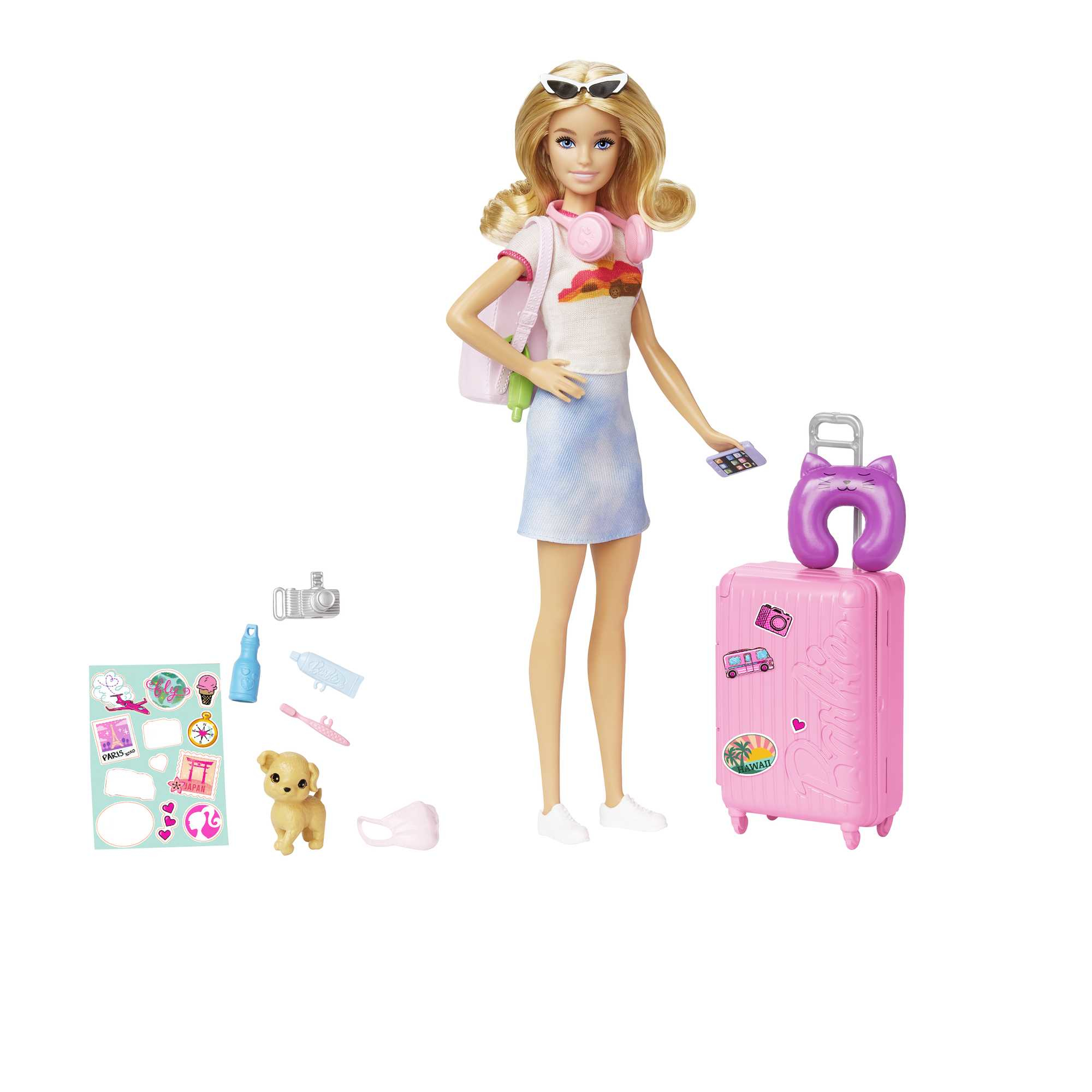 Muñeca Barbie con accesorios de viaje. Incluye maleta, mascota, pasaporte y gafas de sol.
