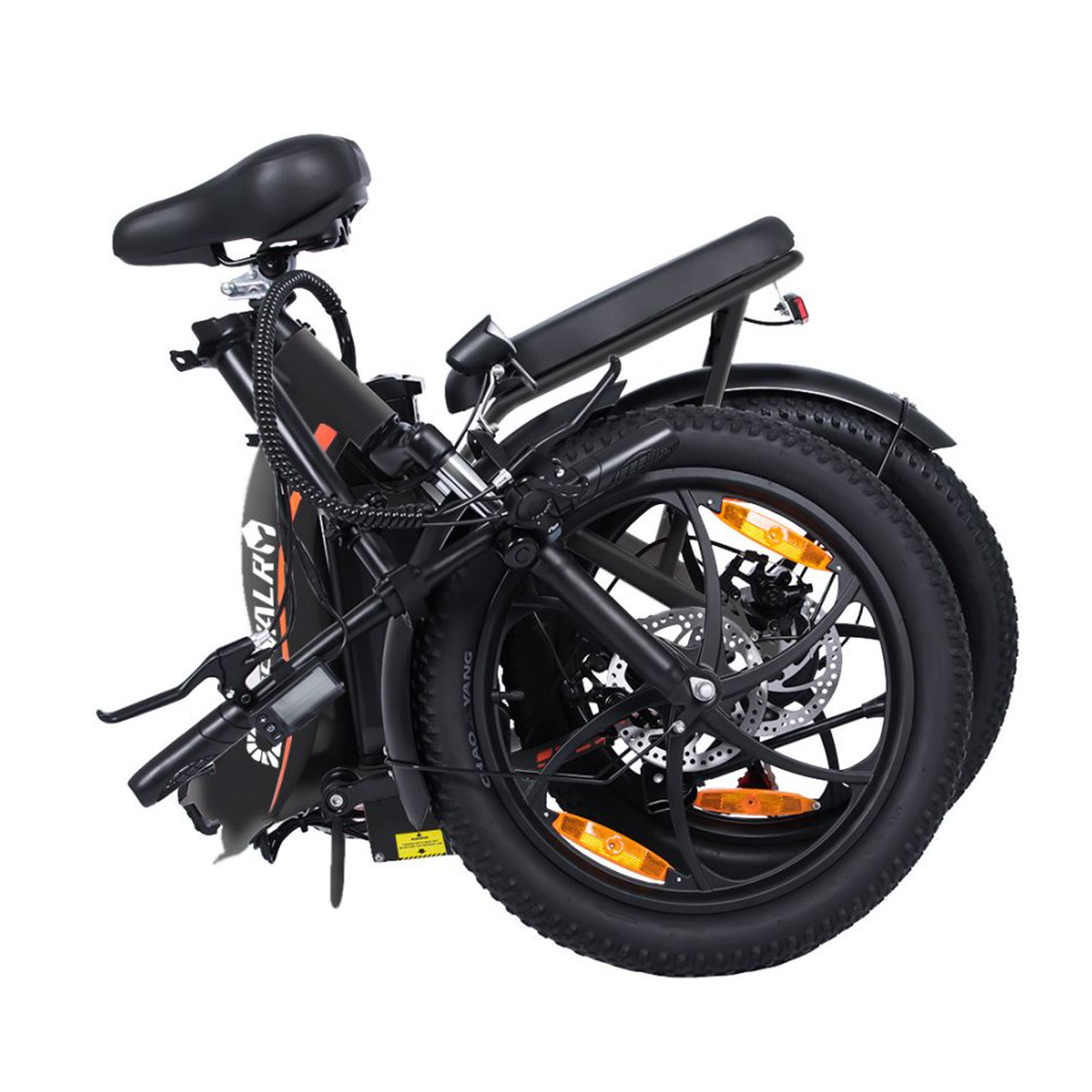 Złożony czarny rower elektryczny. Koła są złożone. Pomarańczowe odblaski są widoczne na kołach.