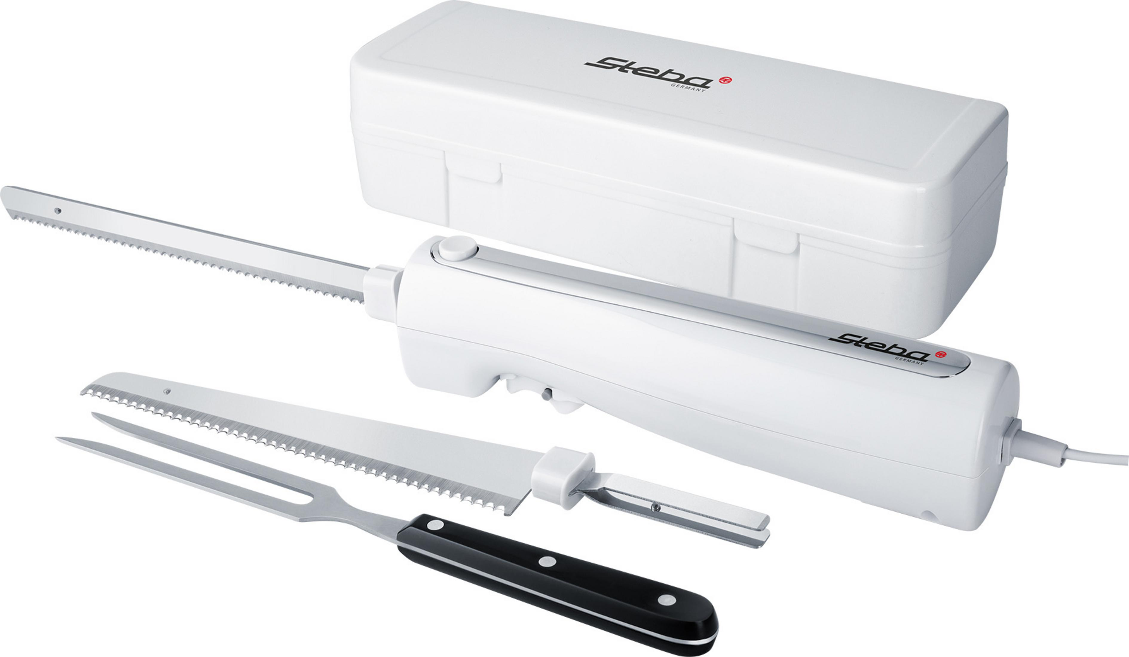 Coltello elettrico bianco, forchetta e custodia. Manici neri, sfondo bianco.