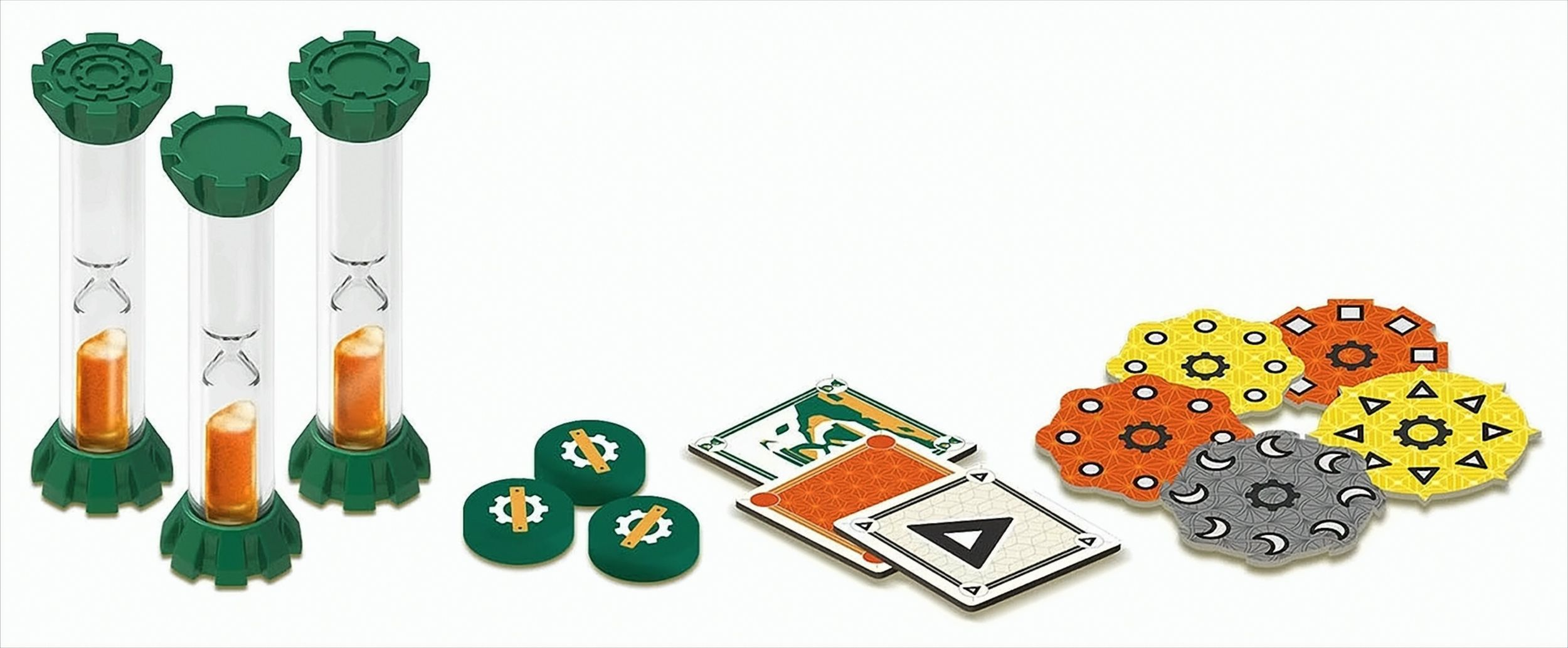 Spielsteine: Sanduhren, Chips, Karten. Weißer Hintergrund.