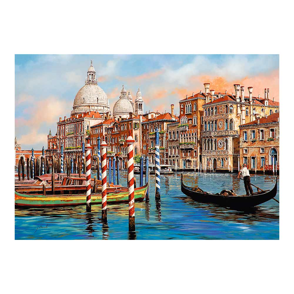 Una pintura de Venecia. Góndolas en el agua, edificios y un cielo azul con nubes.