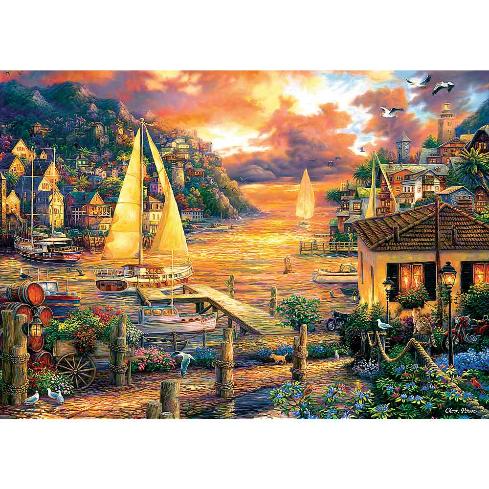 Escena costera con veleros, muelles y edificios al atardecer con luz dorada.