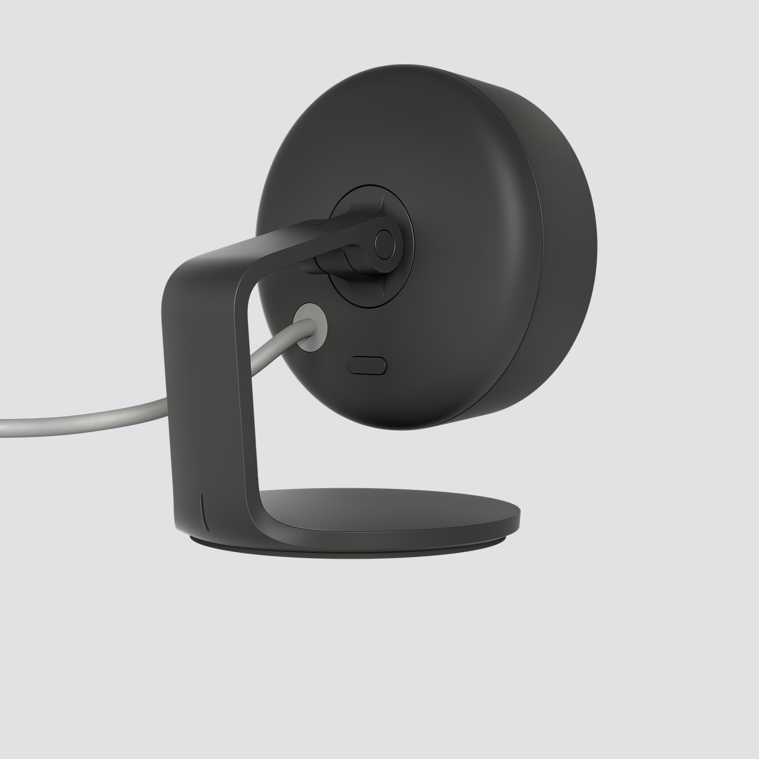 Telecamera di sicurezza nera con corpo rotondo, supporto e cavo.