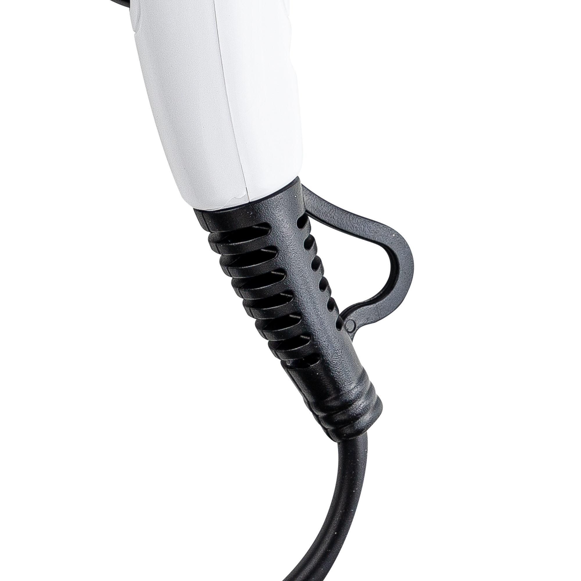 Zbliżenie białego kabla ładującego z czarnym uchwytem.