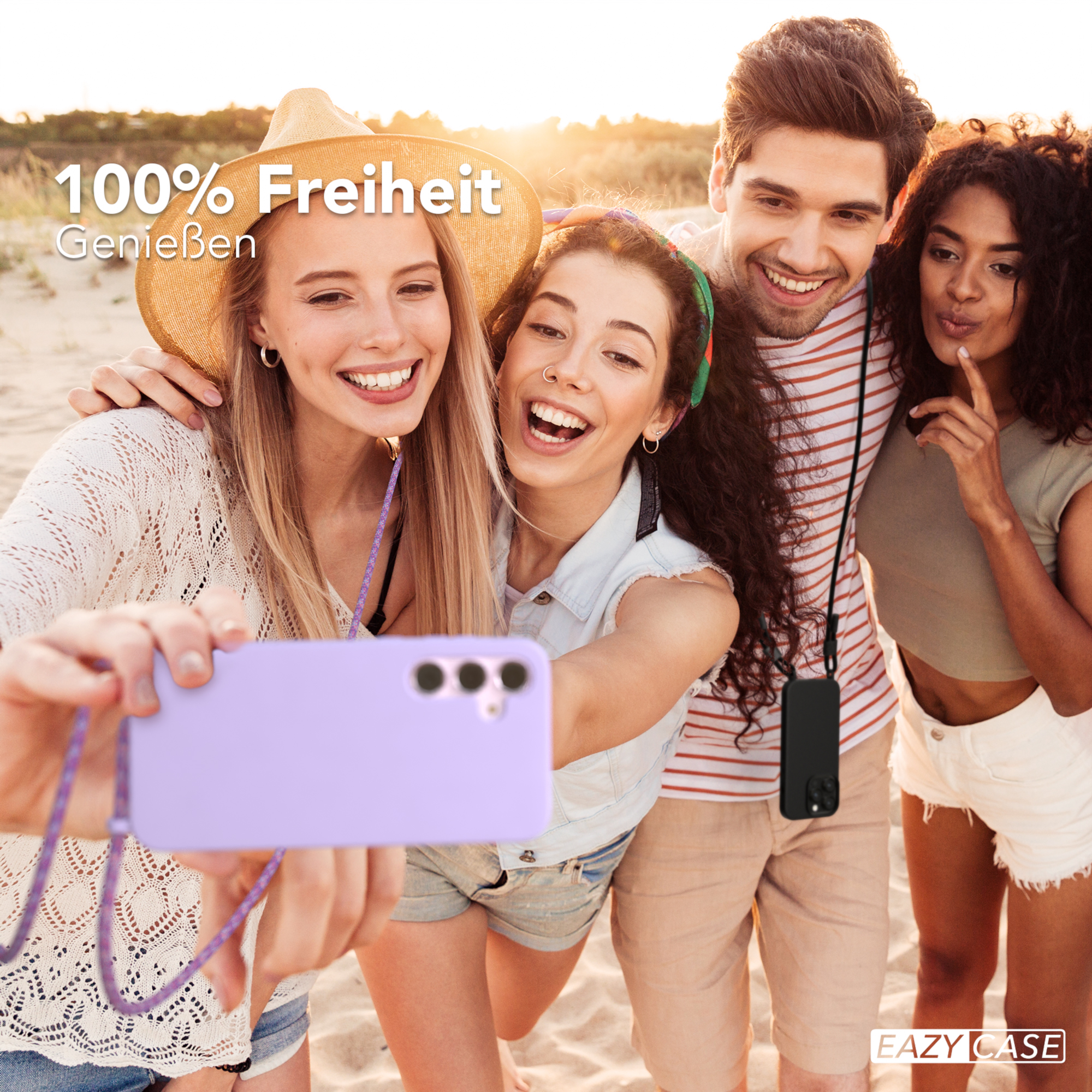Vier Personen machen ein Selfie am Strand. Der Text lautet: '100% Freiheit'.