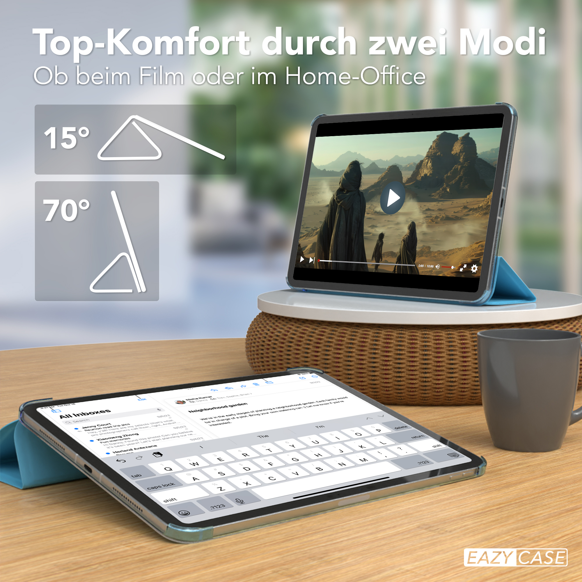 Zwei iPads auf einem Holztisch, eines in Gebrauch, das andere zeigt ein Video, mit einer Kaffeetasse.