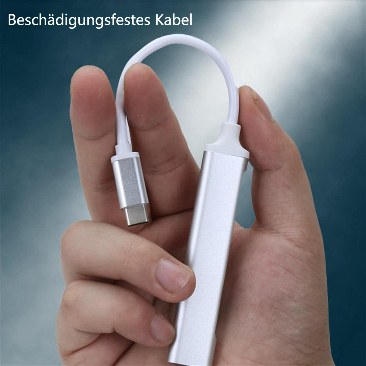 Weißes und silbernes Kabel mit USB-C-Anschluss, gehalten von einer Hand.